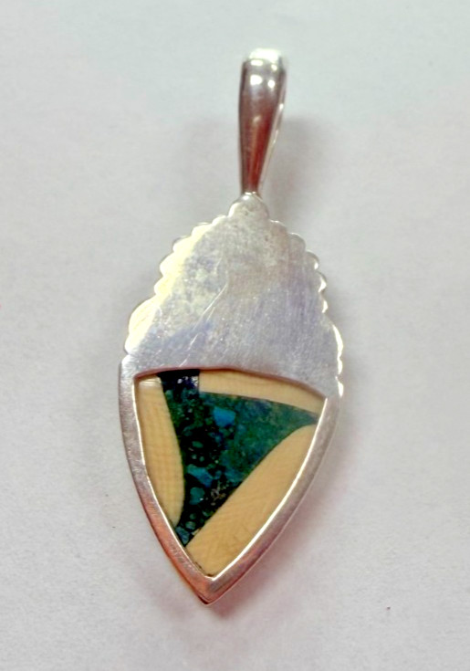 SAJEN Shield Design Drop Pendant with Multi Stones [076DuW]