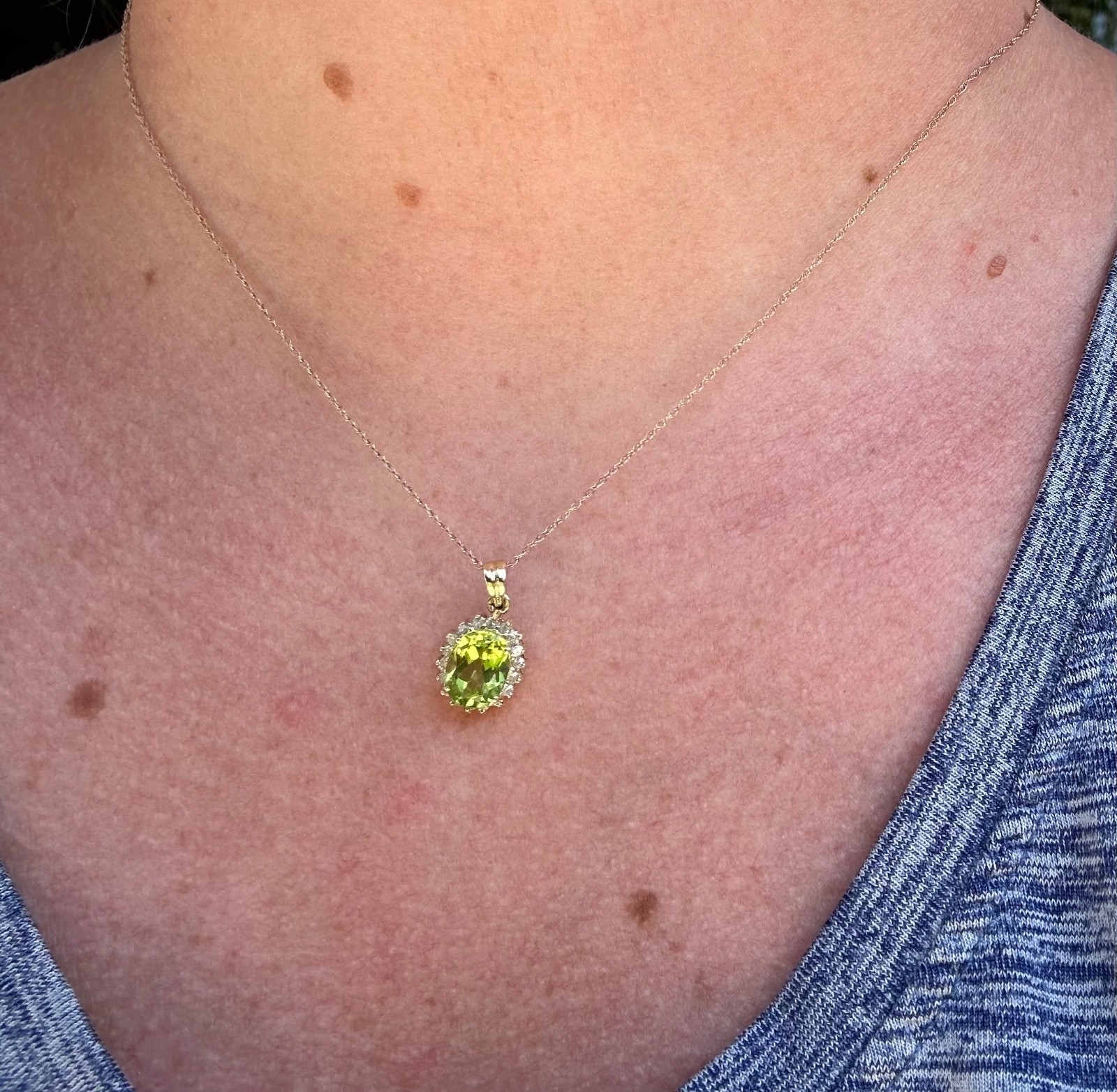 Peridot and diamond necklace solid gold
