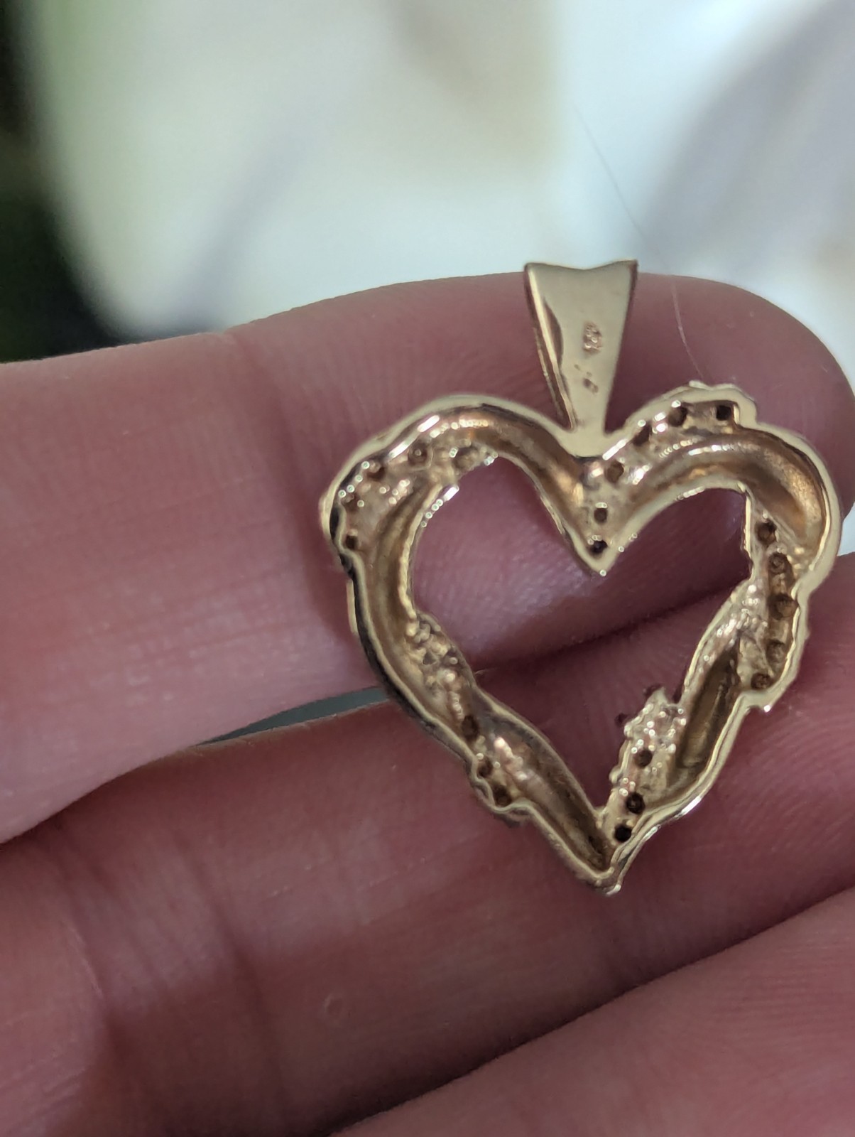 Vintage 10K 2 Tone Gold Twisted Heart Diamond Illusion Pendant 2 Grams