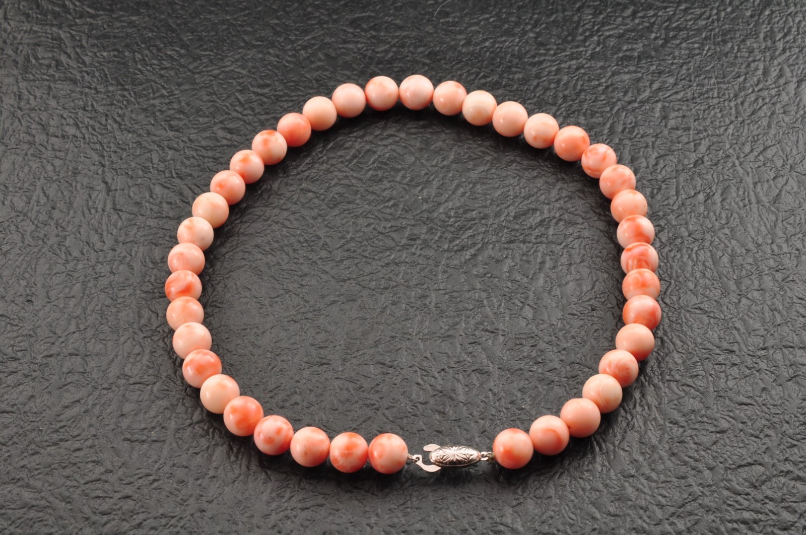 Vintage Angel skin coral Necklace (17.3in, 405t) , with “Certificate” and box.