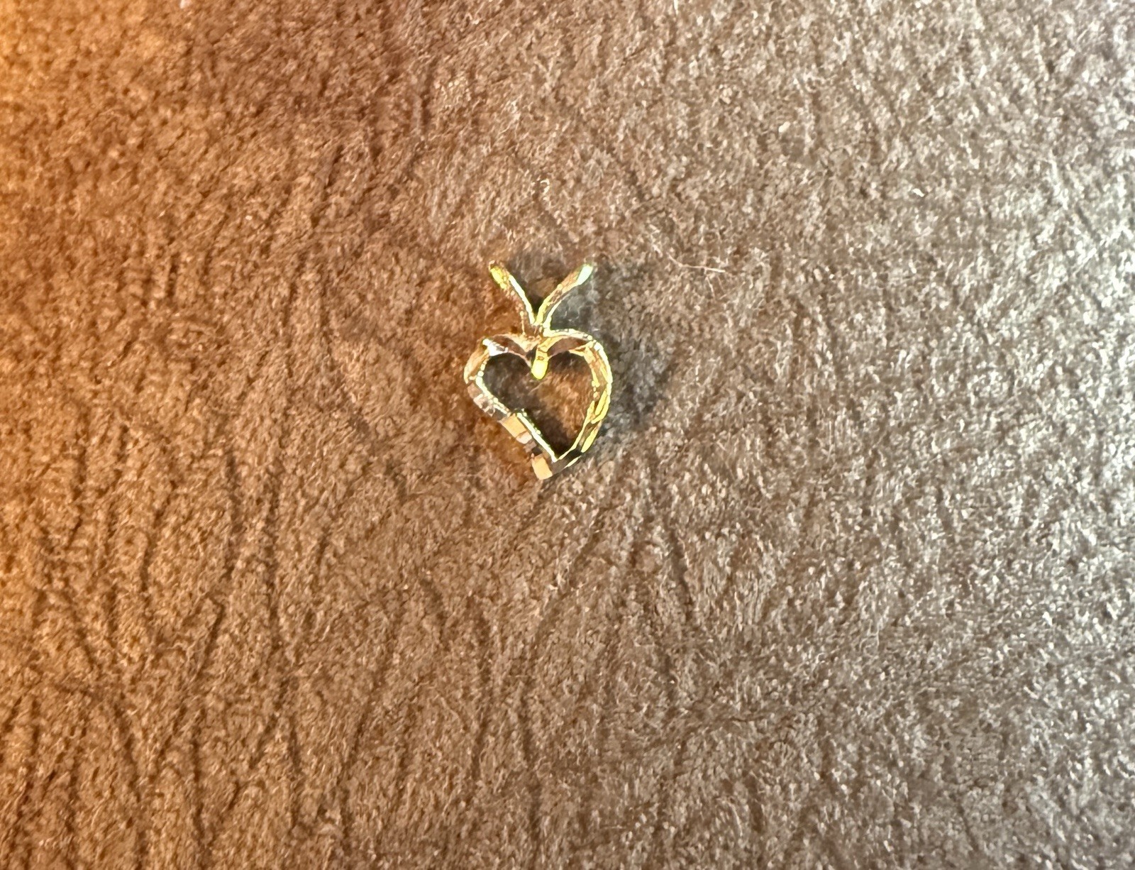 Vintage 14k Yellow Gold Diamond Cut Heart Charm Pendant 0.6g 1/2 Inch X 3/8 In