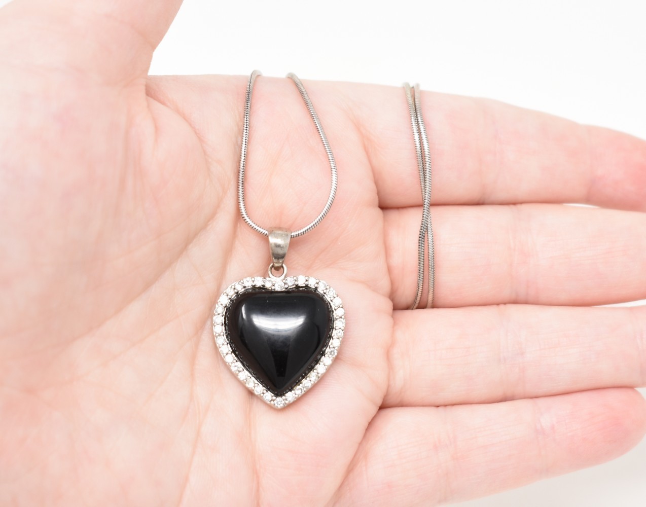 18″ Sterling Silver Black Rhinestone Heart Pendant Snake Chain Choker Necklace