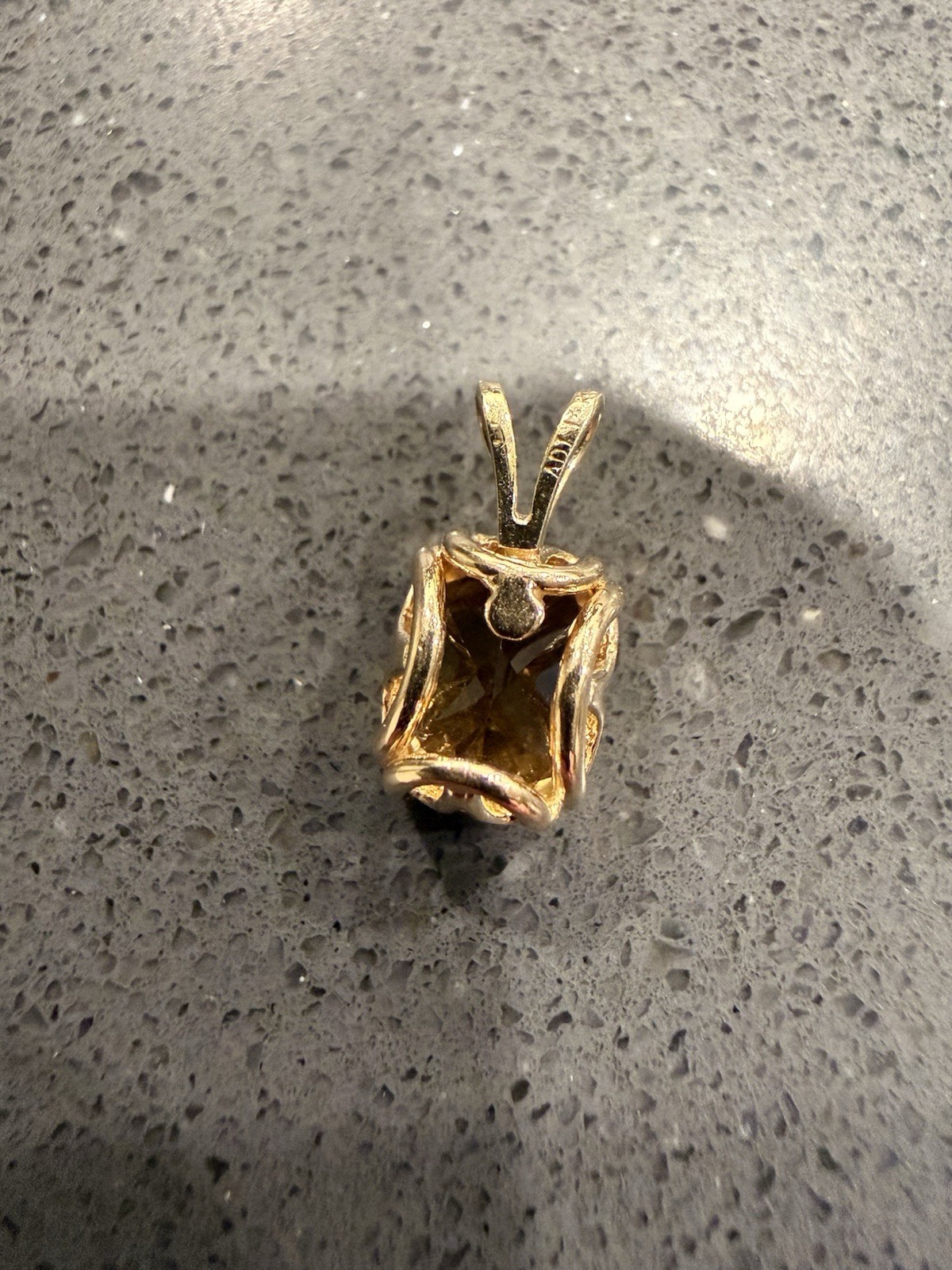 14K Yellow Gold Pendant Necklace Charm with Unknown Amber Color Stone .93g