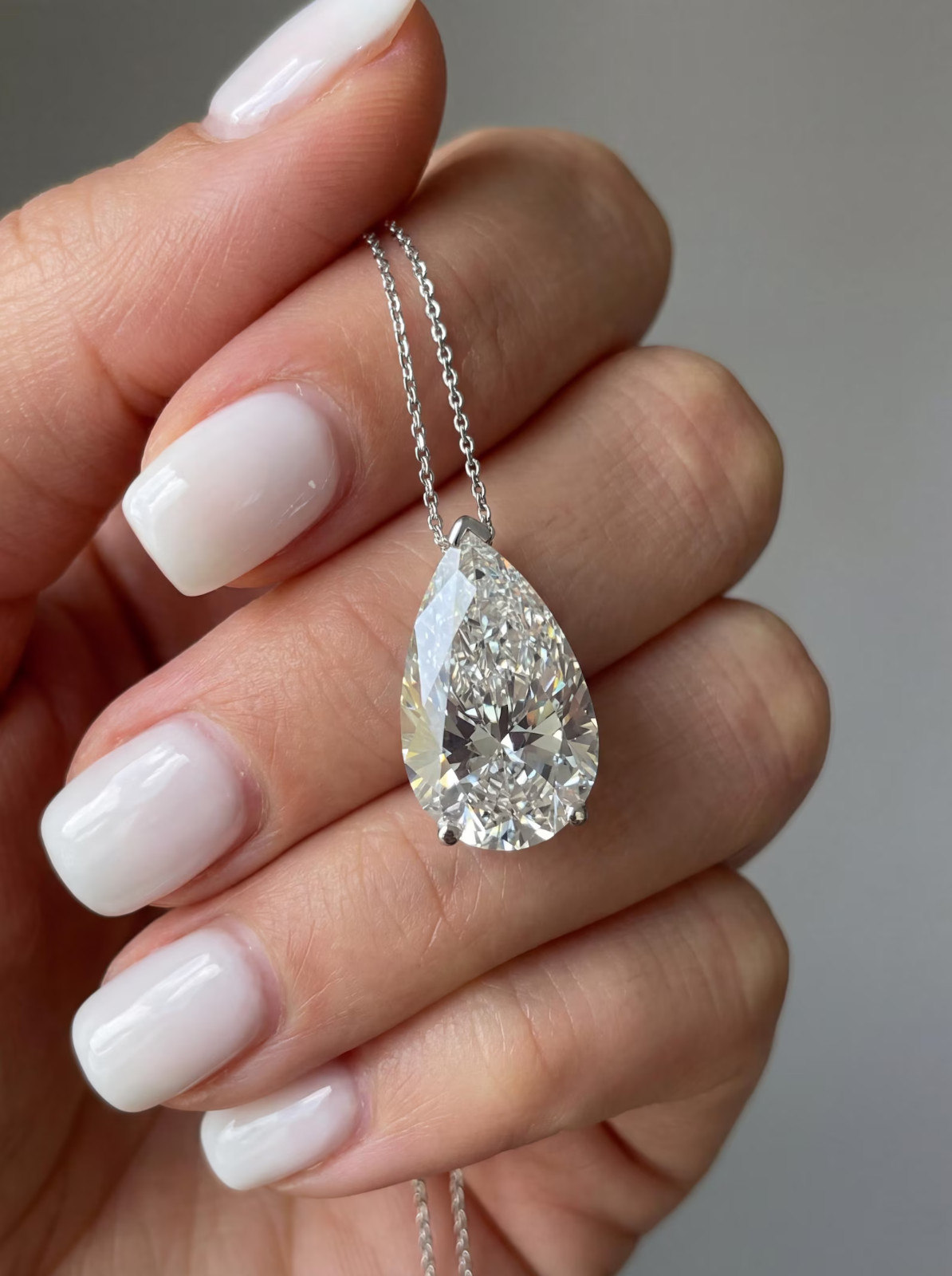 8.00Ct Pear-Cut EF/VS1 Lab Grown Diamond Prong Necklace& Pendant 14k White Gold