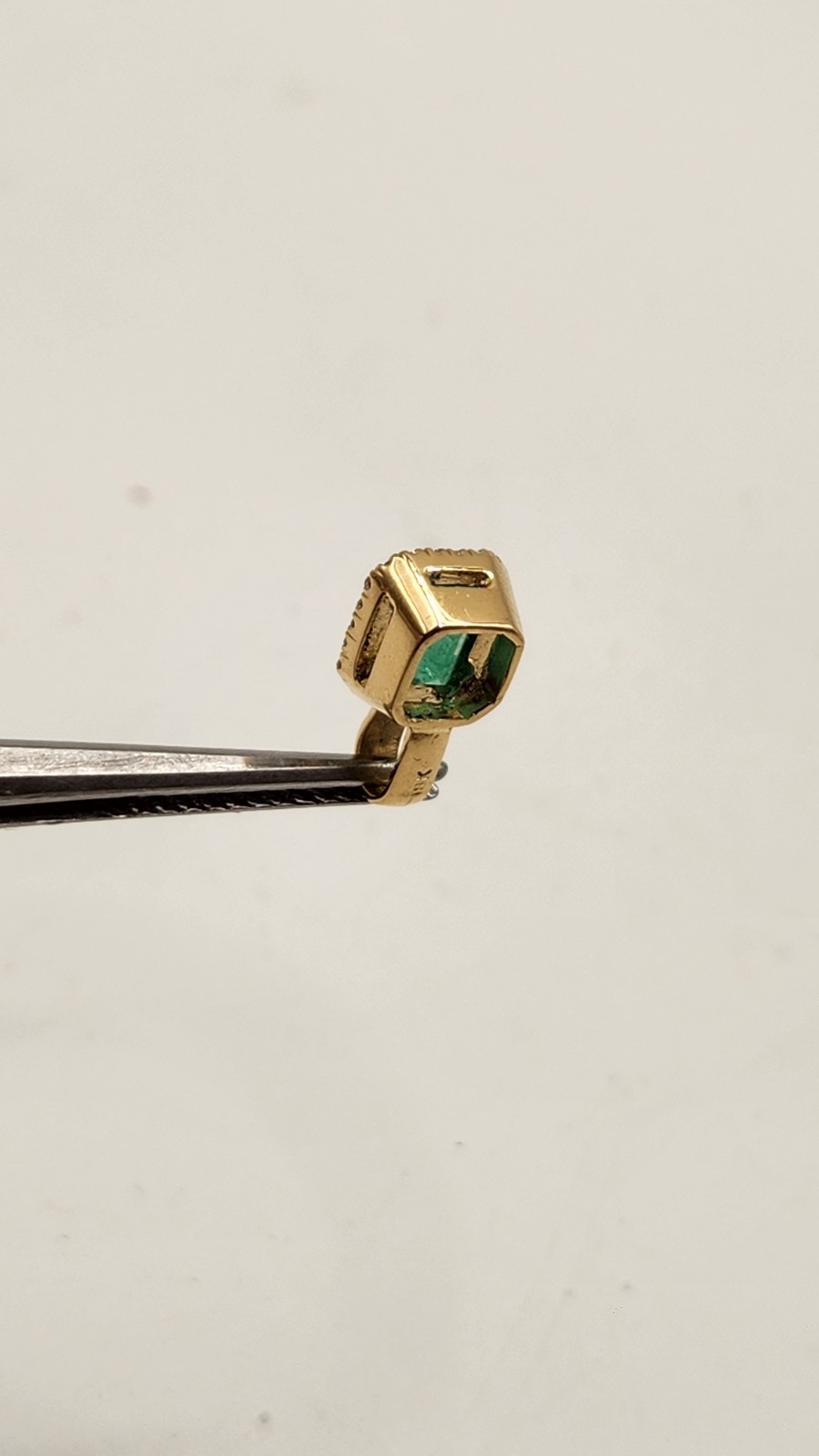 Pendiente en oro de 18k con Esmeraldas Colombianas Naturales, Diamantes Marquesa