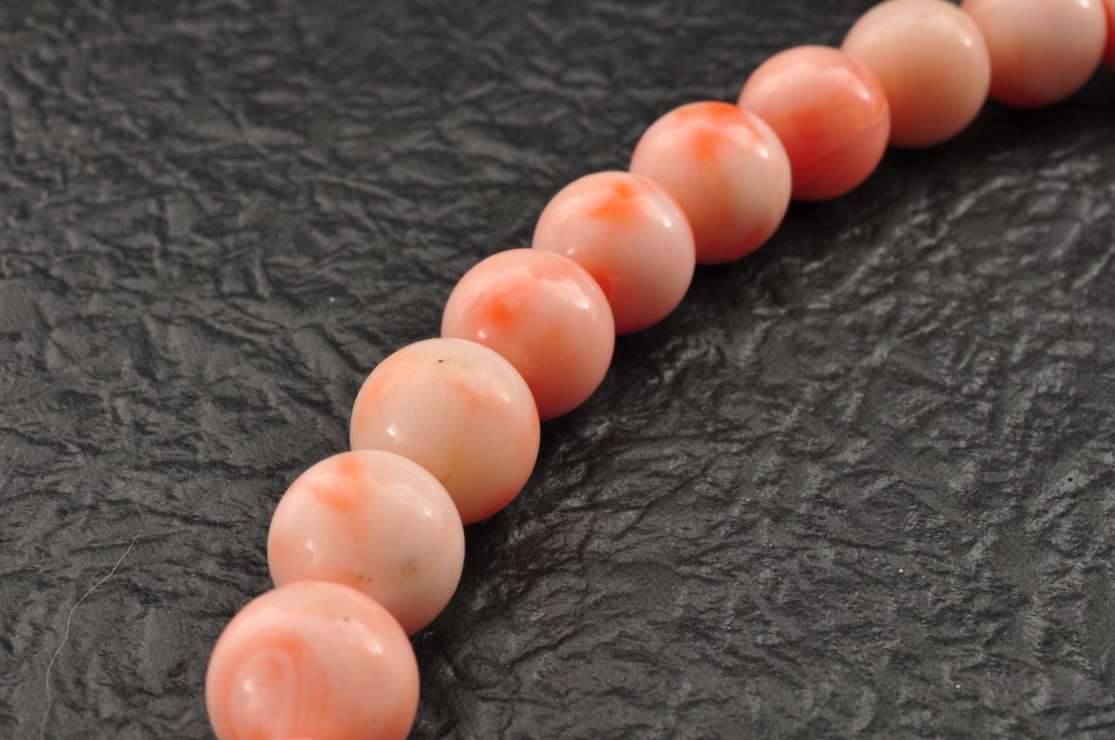 Vintage Angel skin coral Necklace (17.3in, 405t) , with “Certificate” and box.