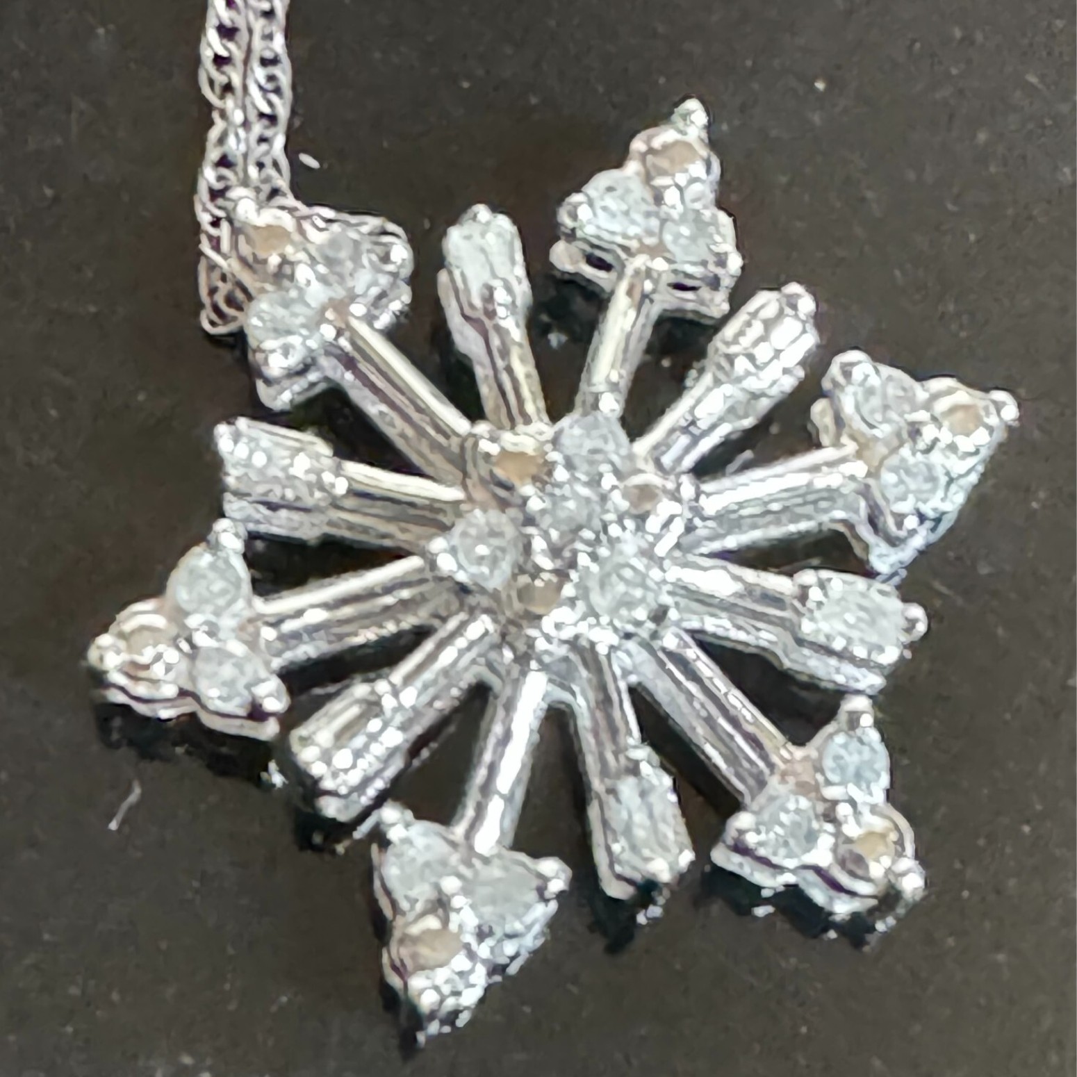WHITE GOLD AND COLORLESS SAPPHIRE SNOWFLAKE PENDANT NECKLACE SKY