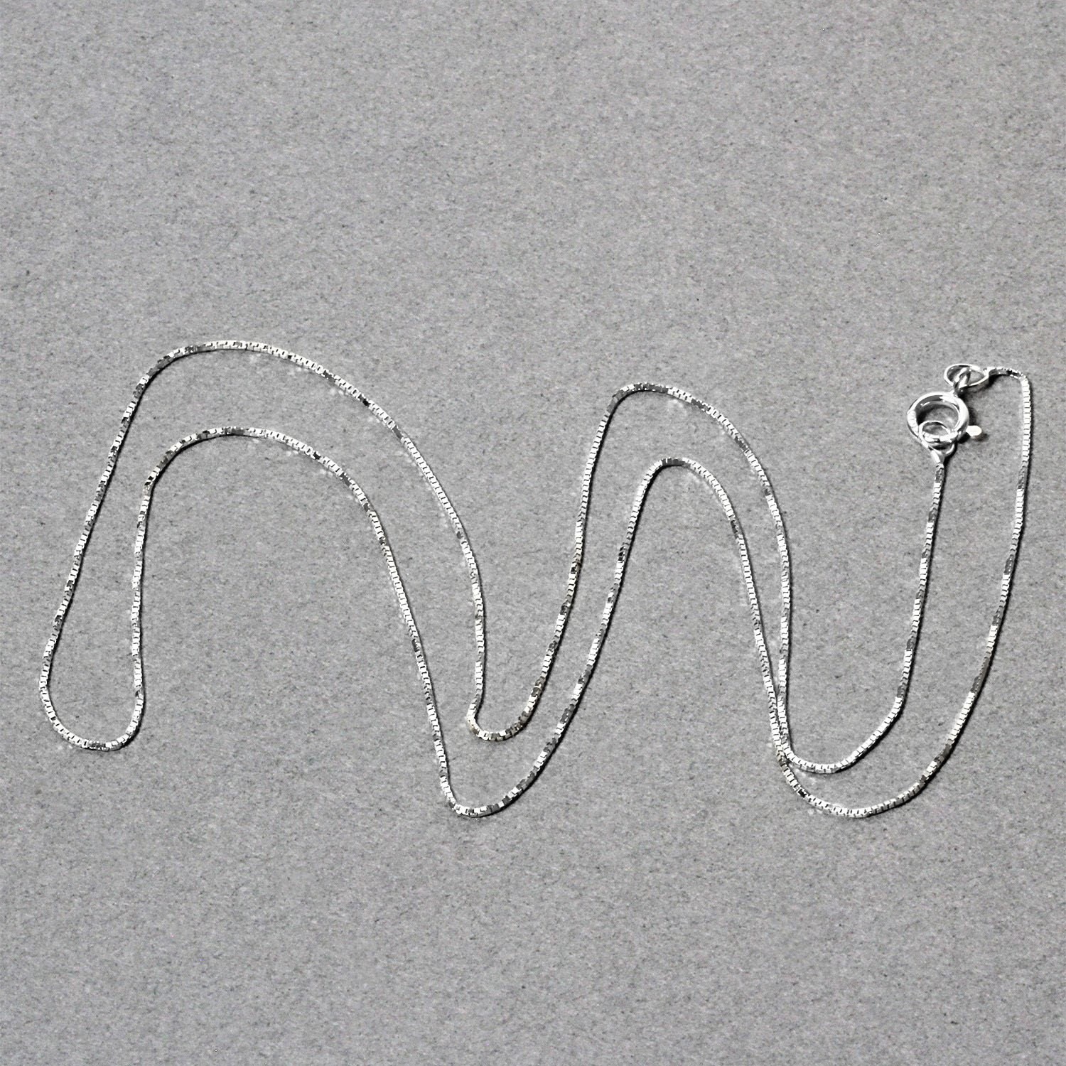 10k White Gold Classic Box Chain (0.45 mm)