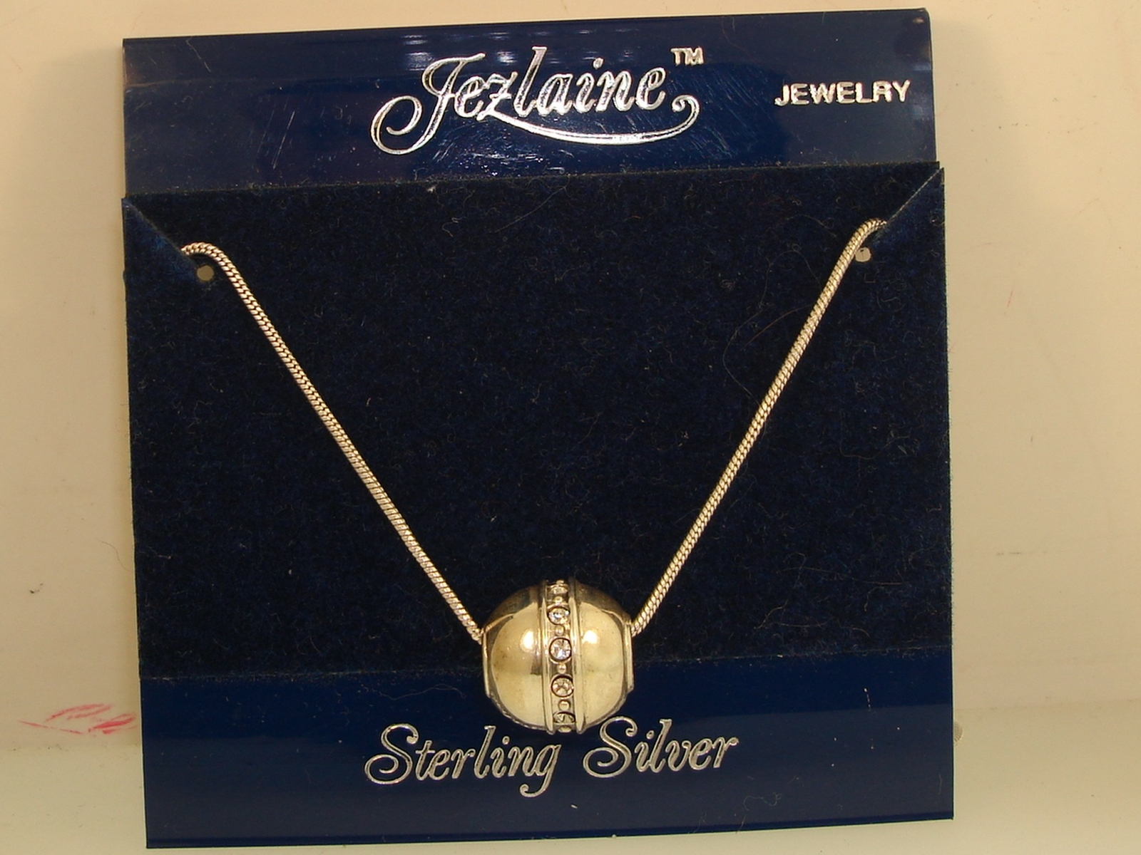 LOVELY JEZLAINE STERLING SILVER PENDANT NECKLACE! NEW ON ORIGINAL CARD