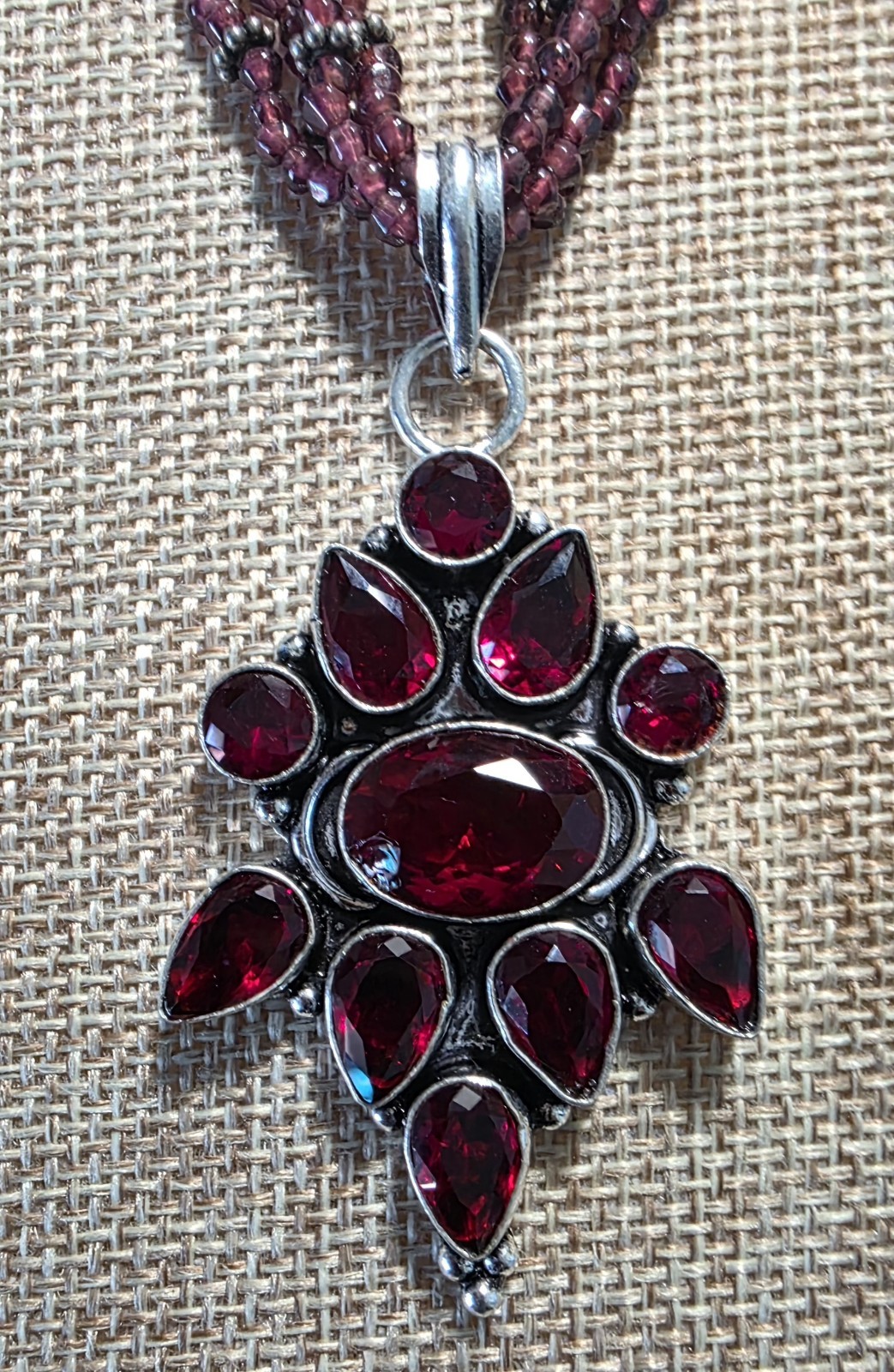 DOUG PAULUS Sterling Silver ‘Treasures Of India’ Garnet Necklace & Pendant
