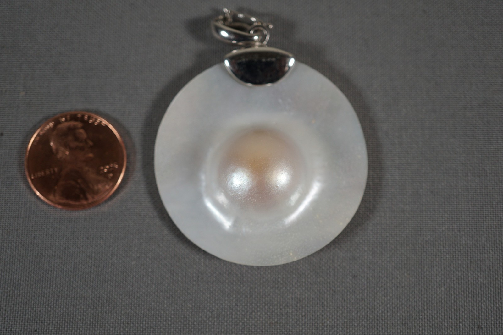 Beautiful Sterling Silver 925 Mother Of Pearl Circle Pendant 1 1/2″ Diameter