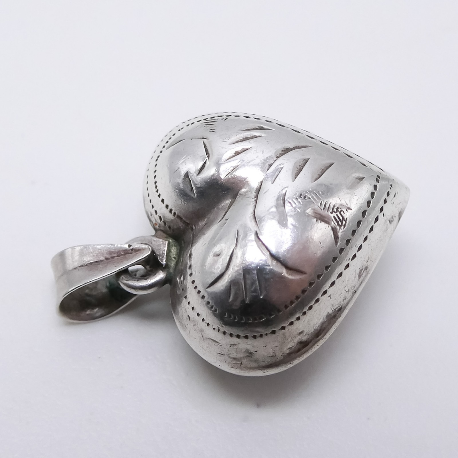 Sterling Silver 925 Puffy Heart Etched Diamond-Cut. 8″ Necklace Pendant