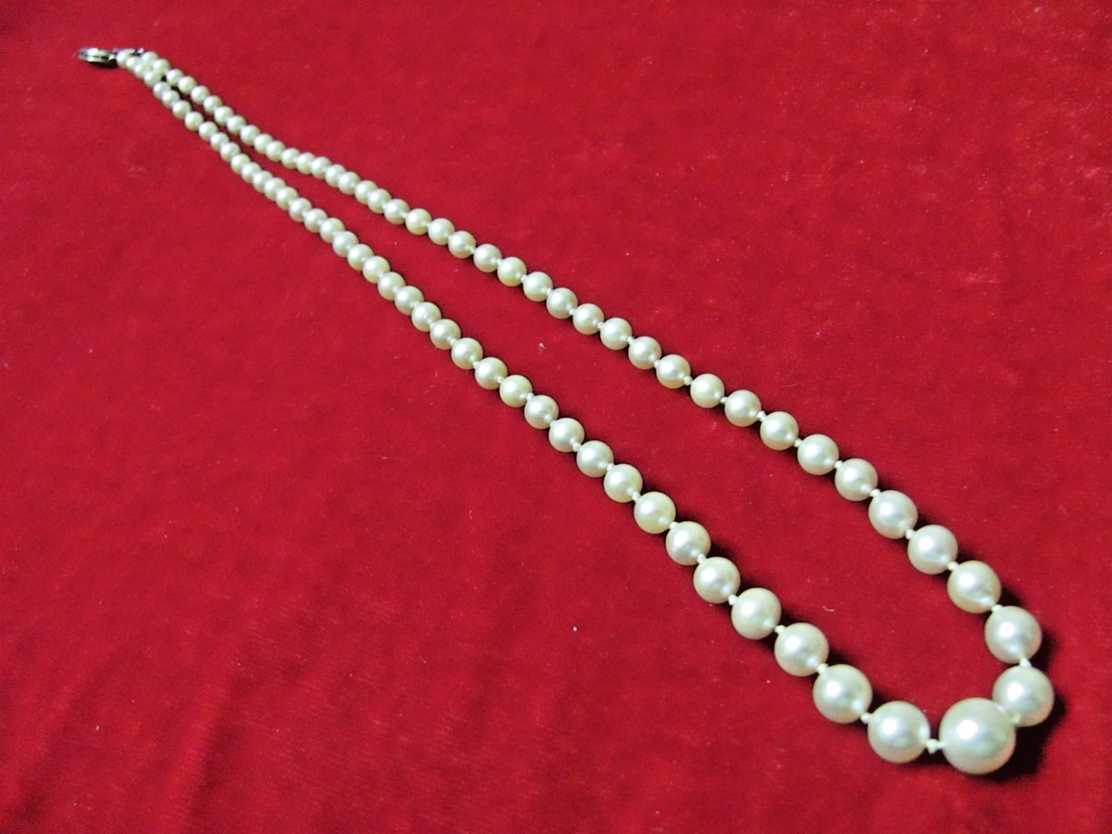 PEARLS, GRADUATED 17in, KNOT, 10k WHITE GOLD SLIDE CATCH, 3mm – 8mm PEARL, 12gr
