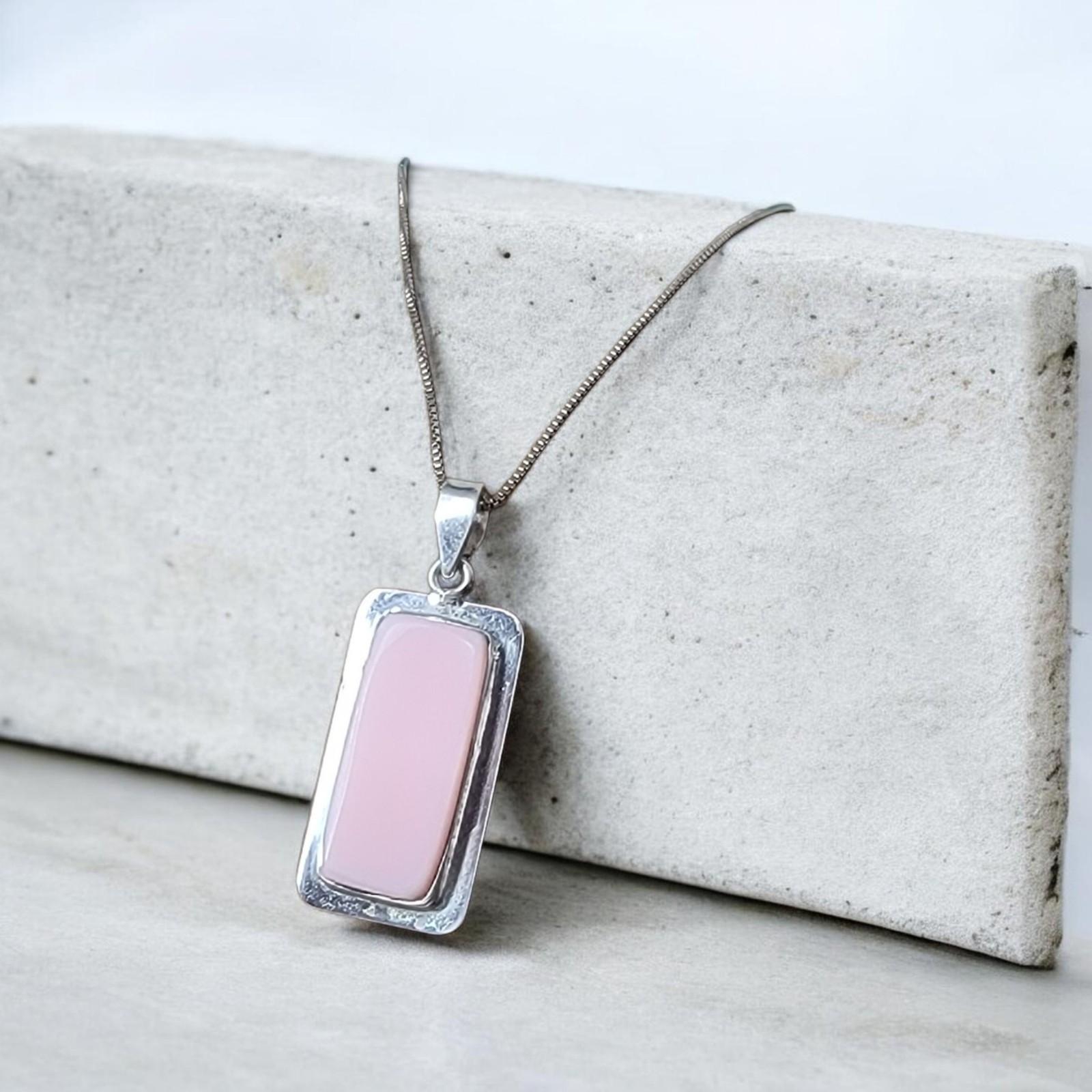 ​925 Sterling Silver Opaque Pink Gemstone Rectangular Cab Pendant 18″ Box Chain