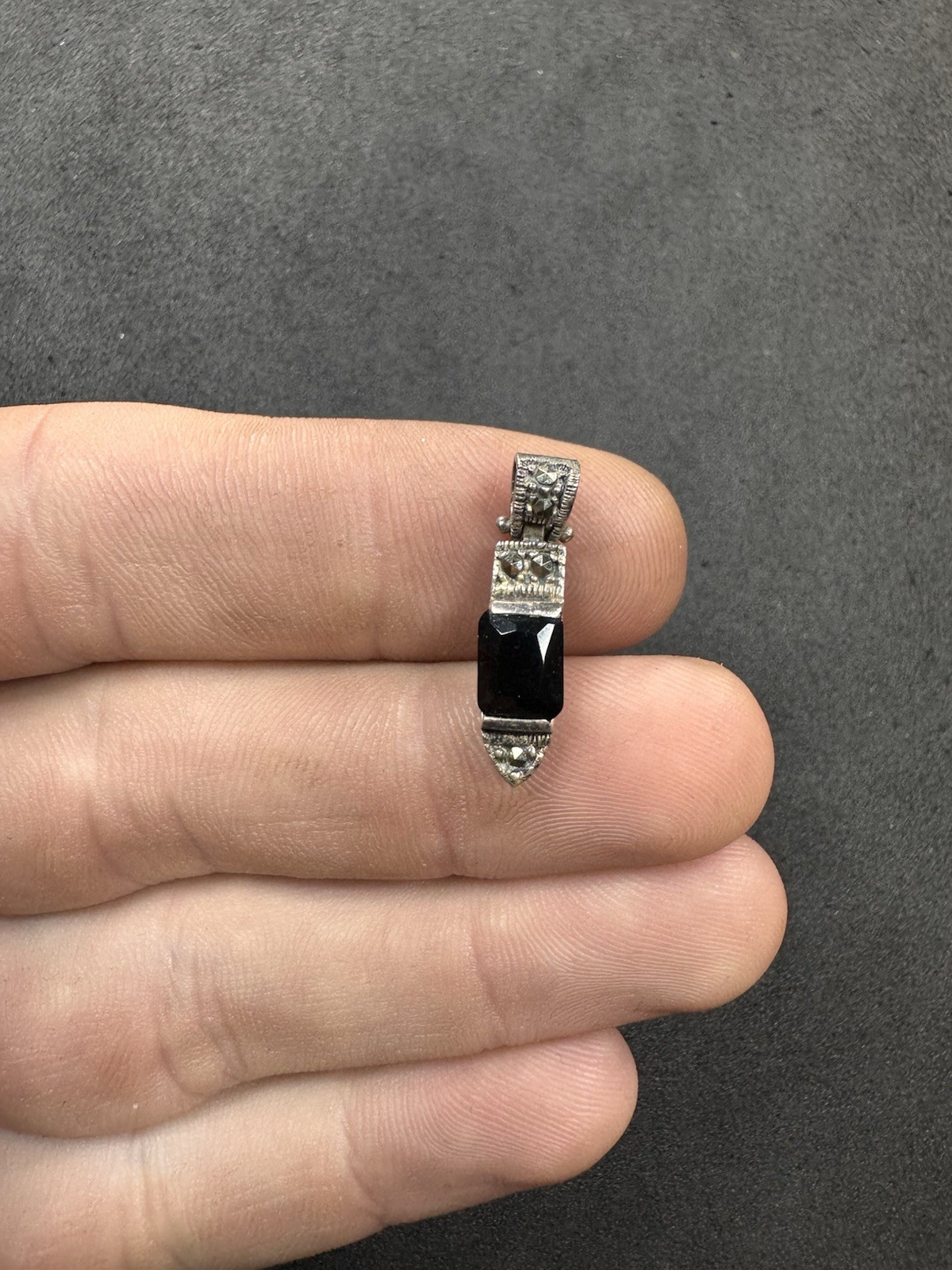 2.1g VTG Sterling Silver 925 Black Stone & Marcasite Pendant Jewelry lot H