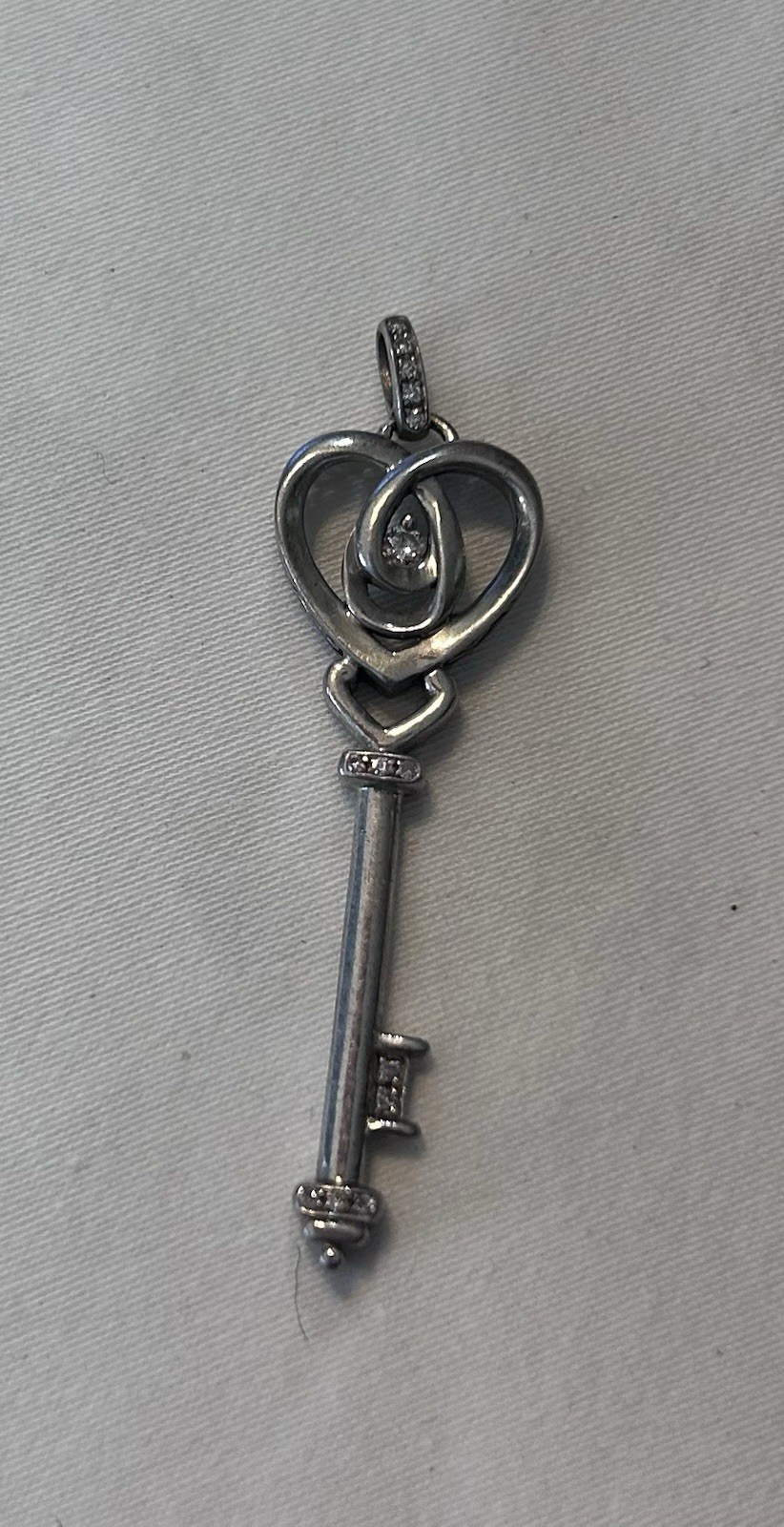 Diamond Heart Key Necklace Charm 1/10 ct tw Round-cut Sterling Silver