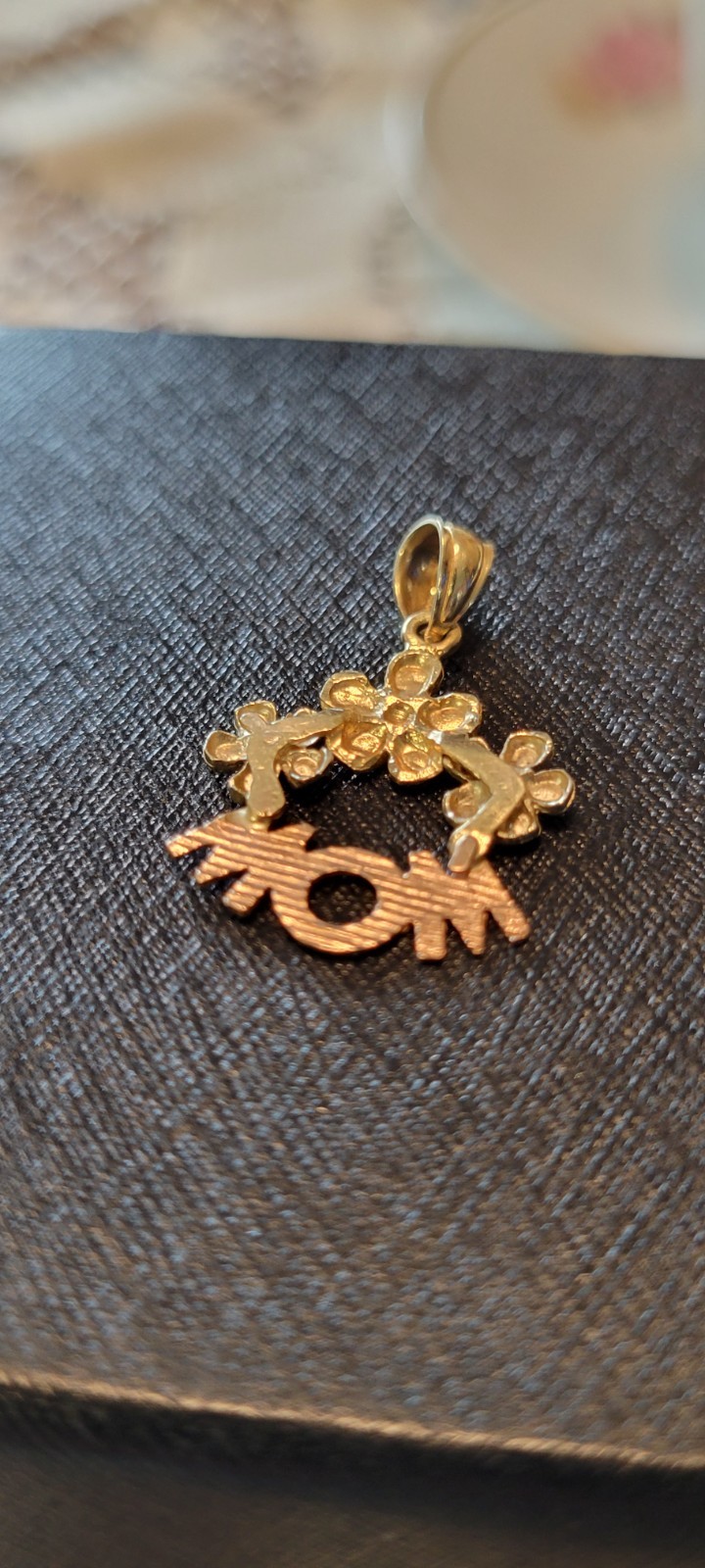 VINTAGE 14K MULTICOLOR YELLOW & ROSE GOLD “MOM” NECKLACE PENDANT Vintage, New!
