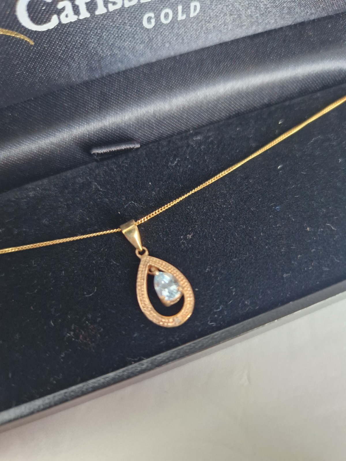 9ct Gold 16ins (406mm) Chain with Pendant as shown in the photographs
