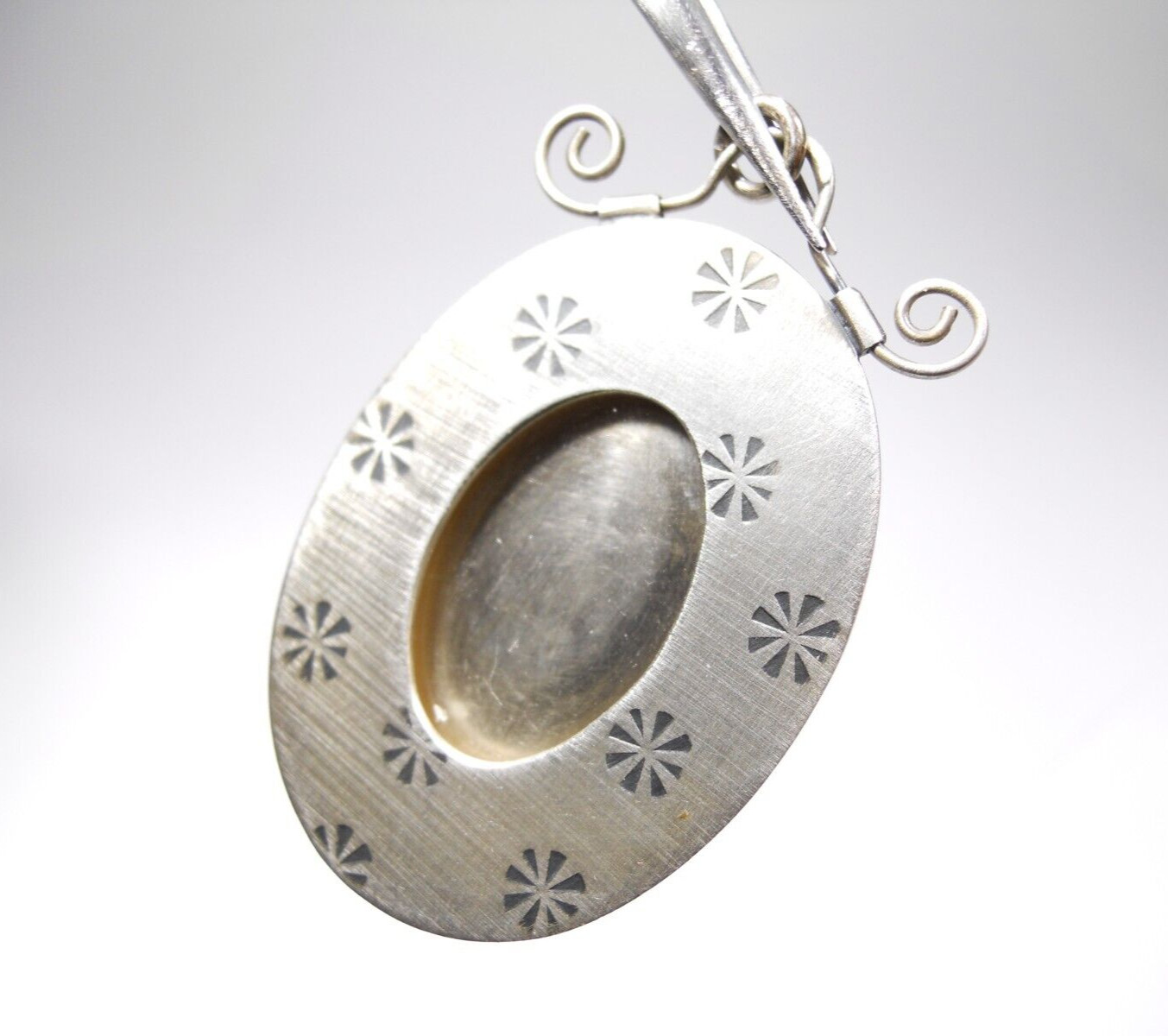 HANDMADE OVAL GEOMETRIC PHOTO PICTURE FRAME PENDANT CHARM STERLING SILVER 925 .