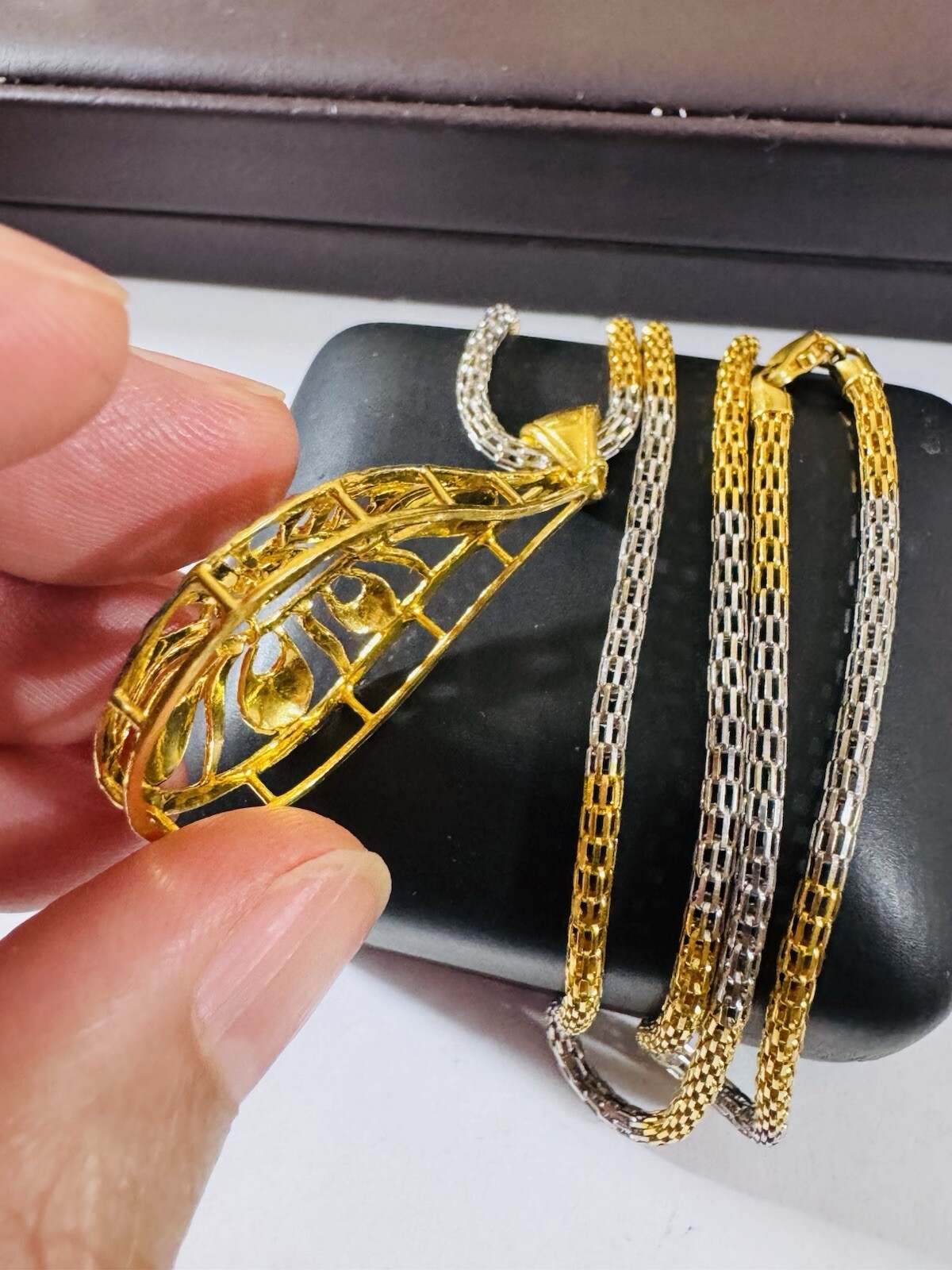 22K 916 Real Gold 21.5”/22” long Teardrop Necklace 16.8g 3.mm Womens