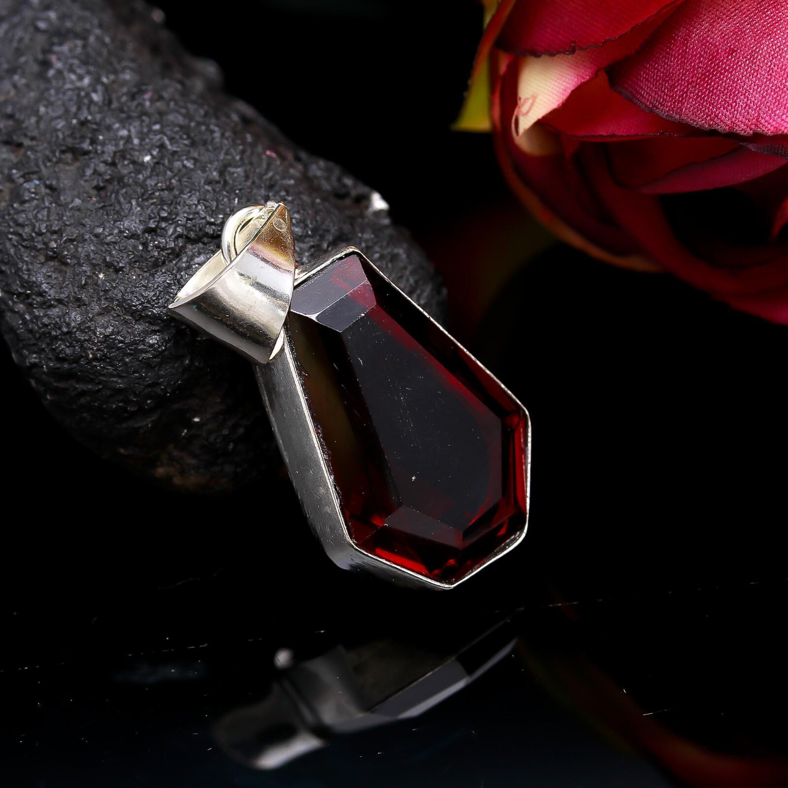 Garnet Gemstone handmade pendant 925 Sterling Silver Jewelry Pendant For Gift