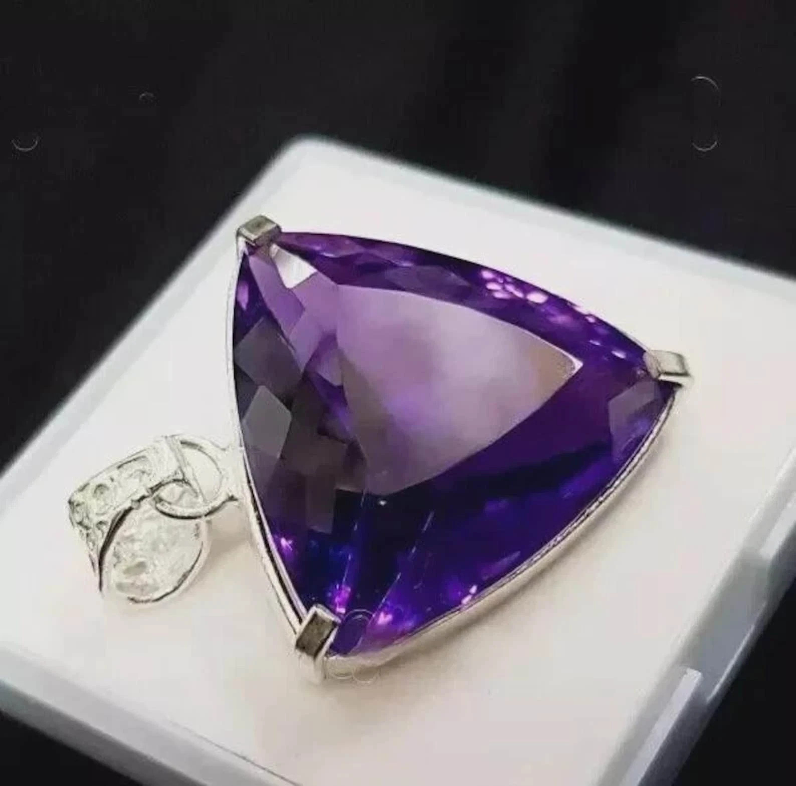 21 Ct Natural Ceylon Purple Sapphire Trillion Cut Certified Gemstone Pendant