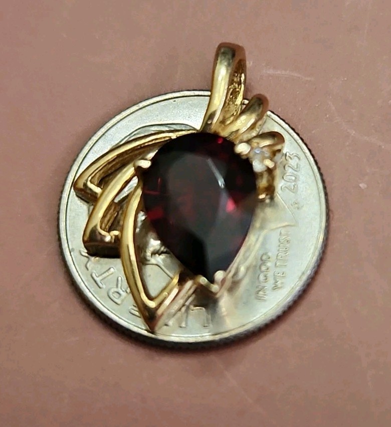 Vintage 14k Gold Pear Shape Garnet Pendant 2grams