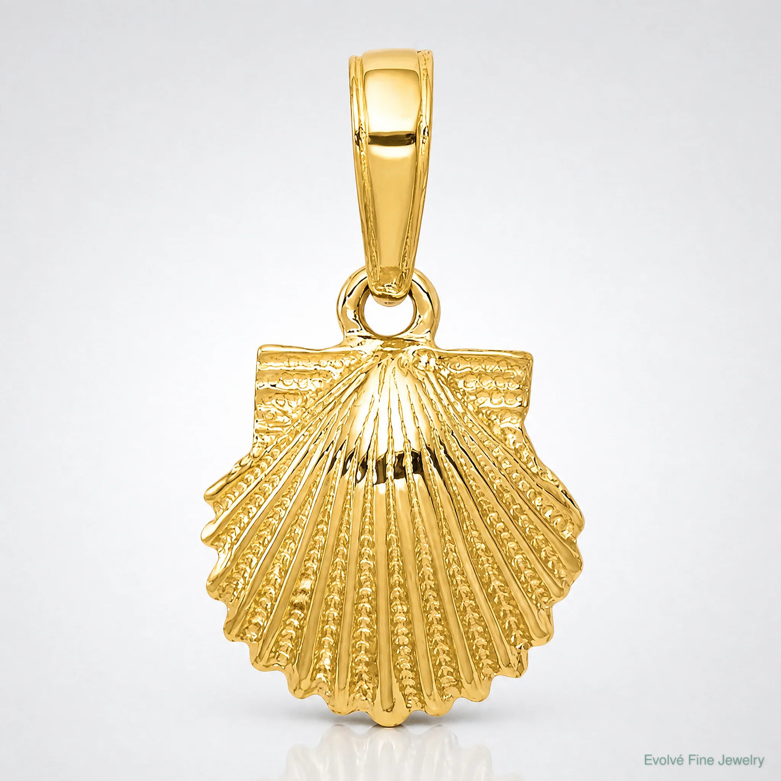 10K / 14K Yellow Gold Scallop Shell Pendant