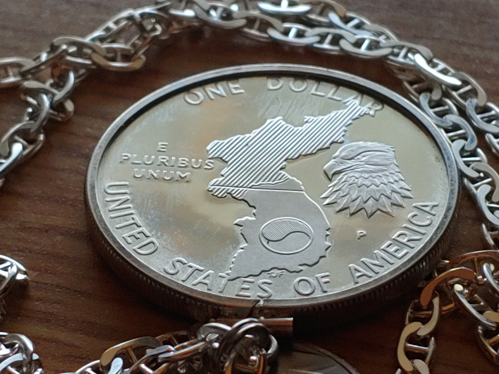1991 KOREAN WAR US SILVER DOLLAR PENDANT on a 24″ 925 SILVER MARINER CHAIN.