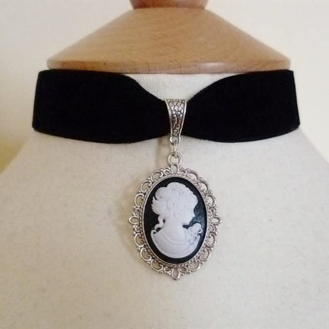Black Velvet Princess Pendant Choker Necklace for Women Fashion Vintage Victoria