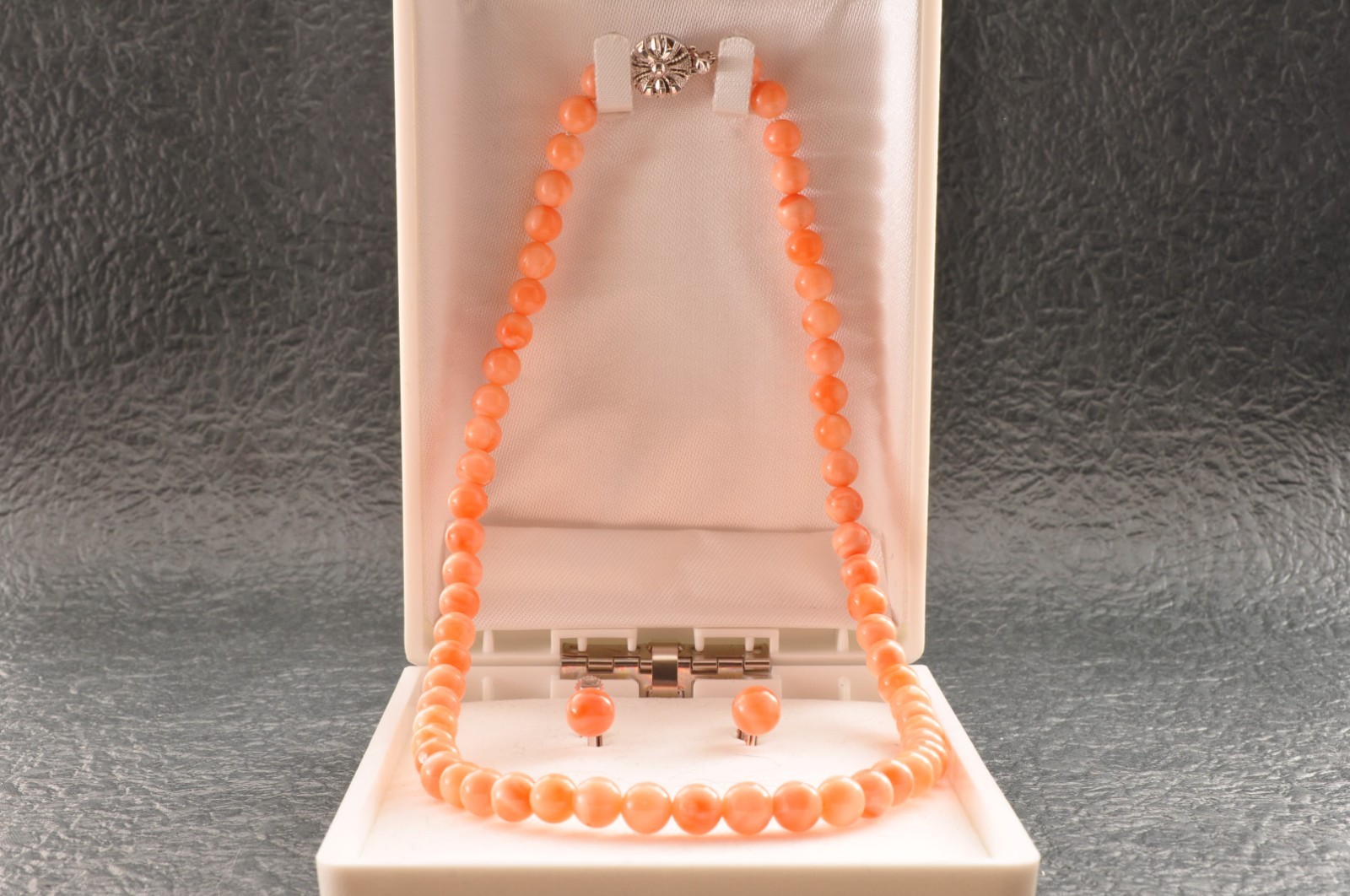 Vintage Salmon pink coral Necklace and ear clip set (17.3in 152ct) Certificate