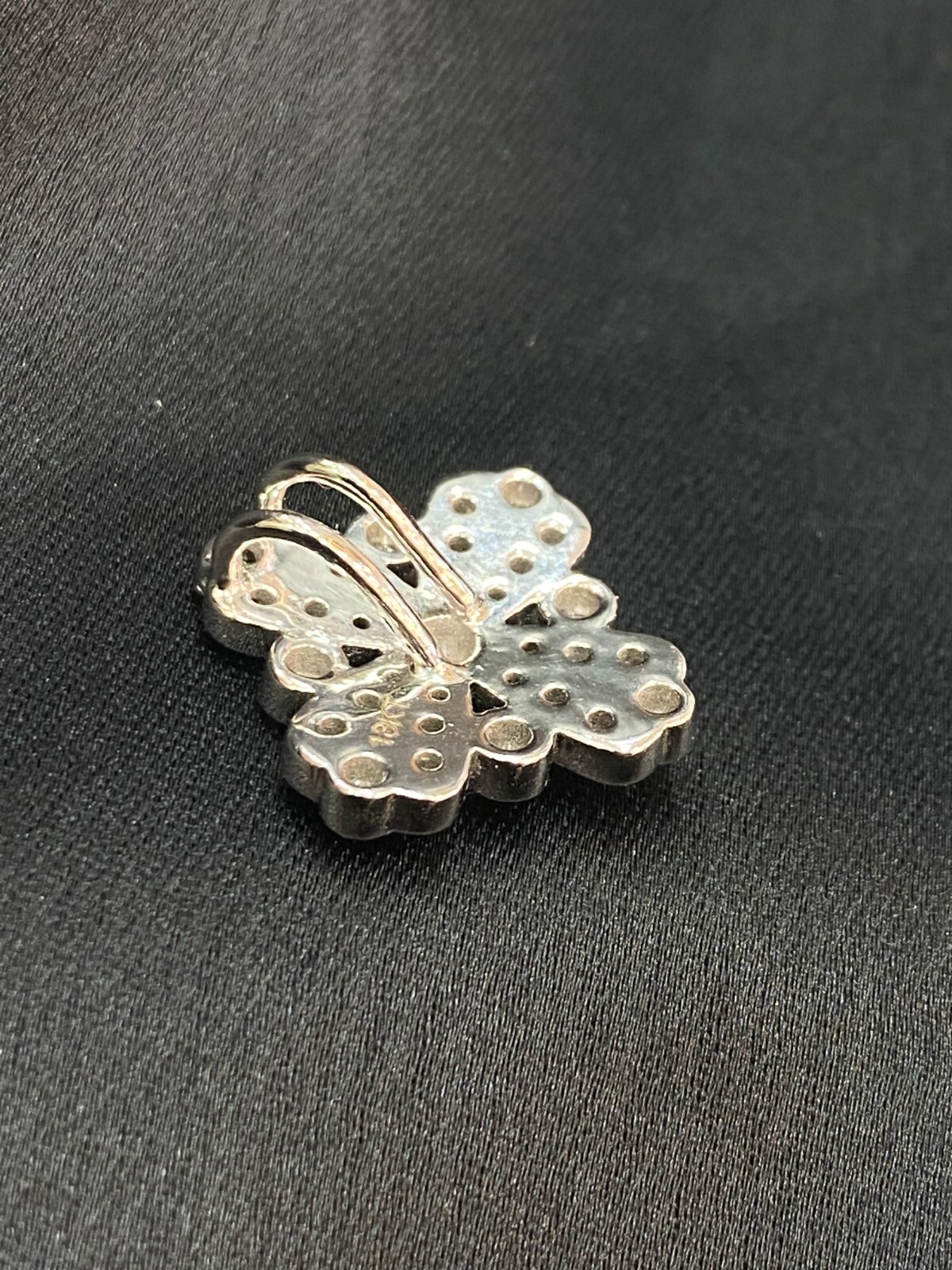1.22 Cts F/VS1 Round Brilliant Cut Pave Diamonds Cross Pendant In 18K White Gold