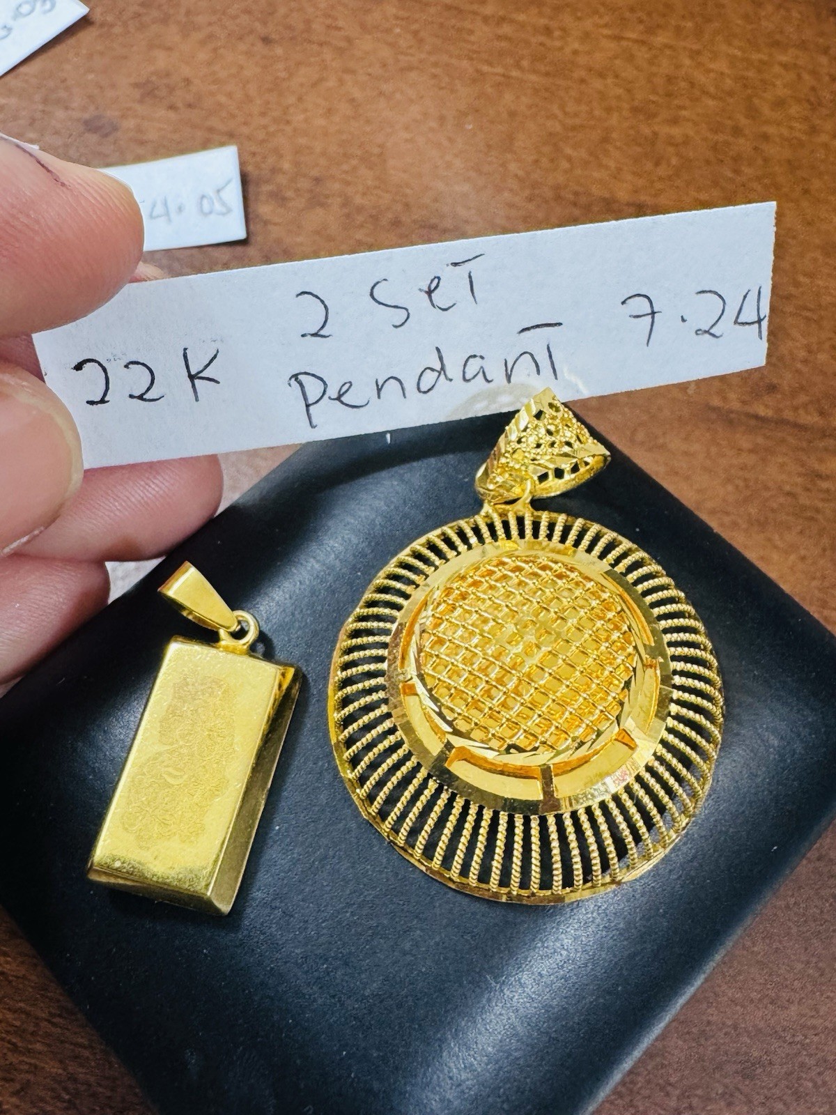 22K 916 22C Real Gold Two Set of Pendant 1 x Bar & 1x Round 7.24g