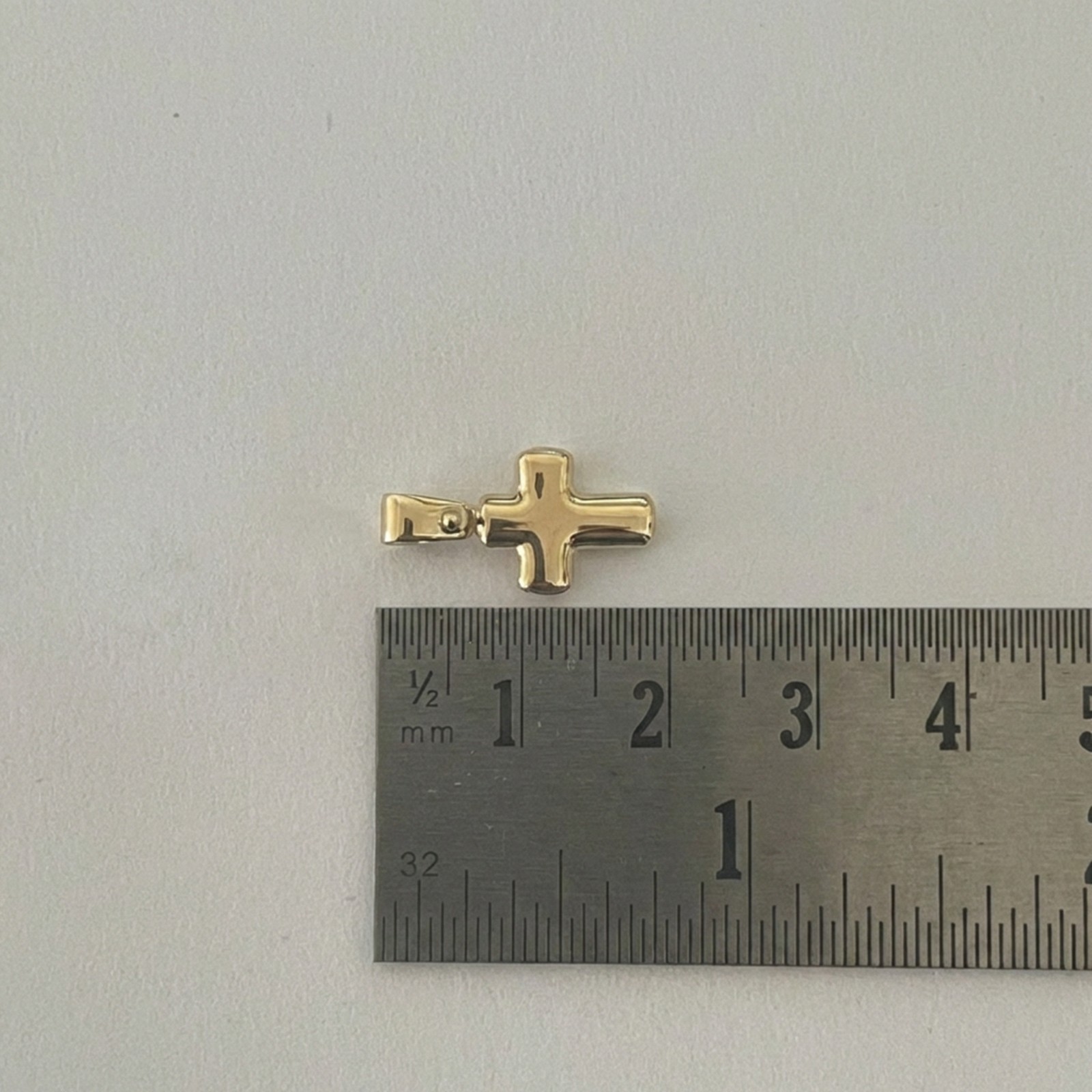 14K Gold Plain Cross Pendant 0.75in Polished Finish