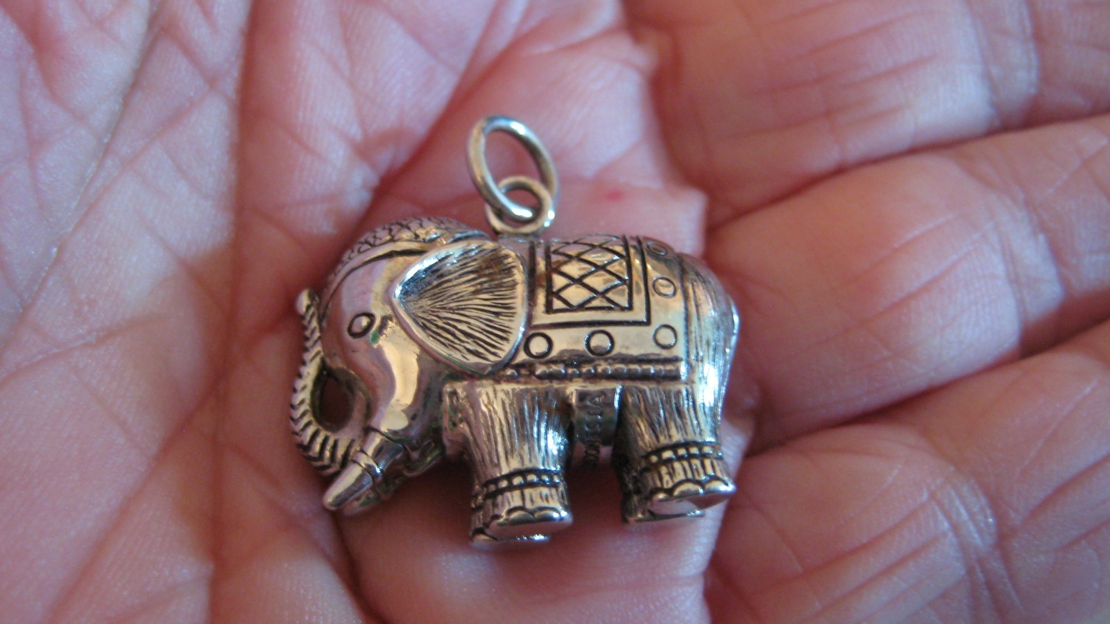 NICE STERLING SILVER ELEPHANT PENDANT, ATI