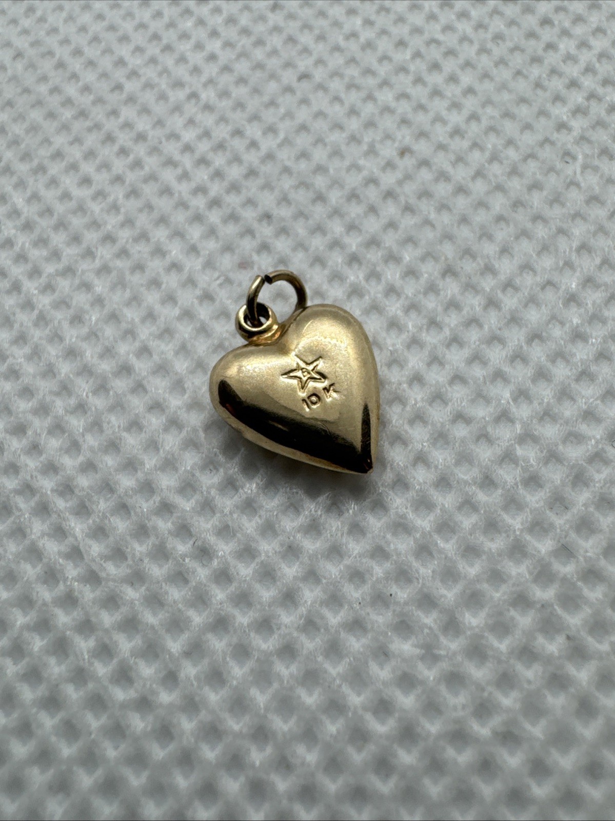 Beautiful 10k Yellow Gold Puffy Heart Hollow Charm Pendant 0.36g Love Carved