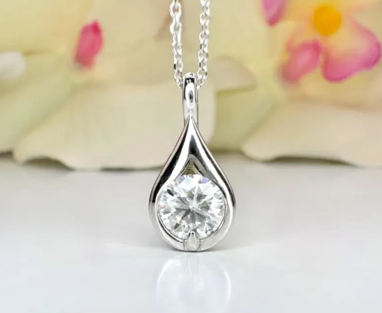 14K White Gold Pendant 2.00 CT Round-Cut Lab Grown Diamond EF/VS1 IGI NO Chain