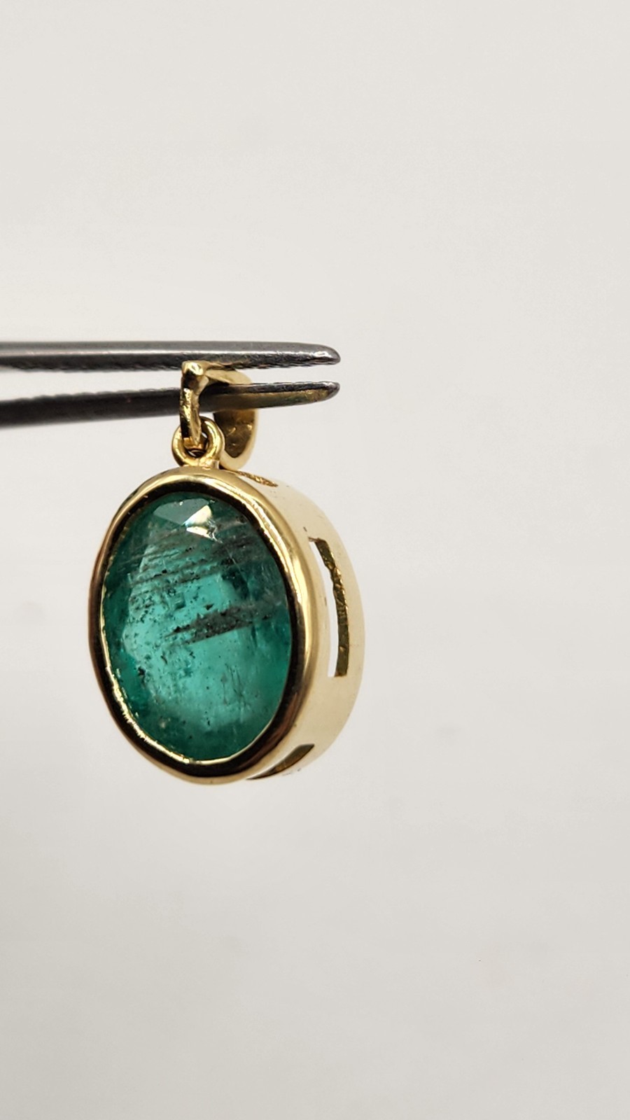 Pendiente en oro de 18k con Esmeraldas Colombianas Naturales 11,20 Cts