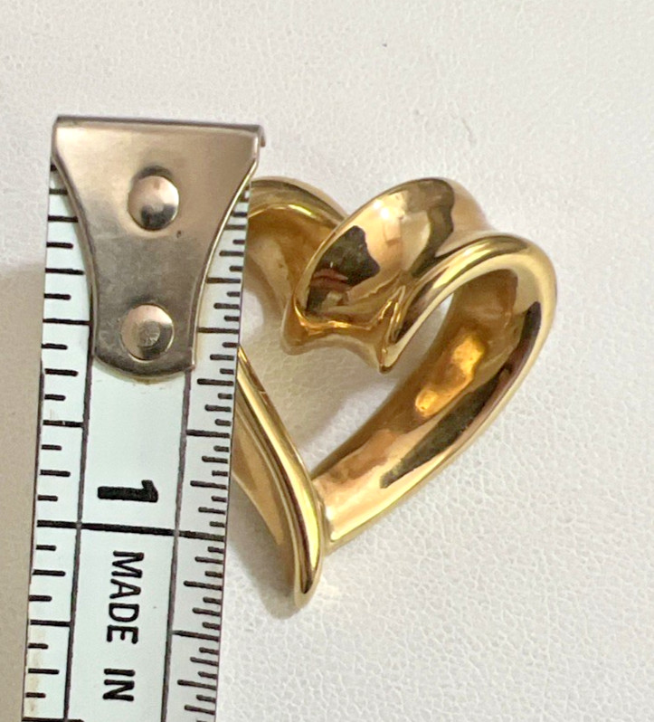 10k Gold Hollow Puffy Heart Pendant 1.7grams
