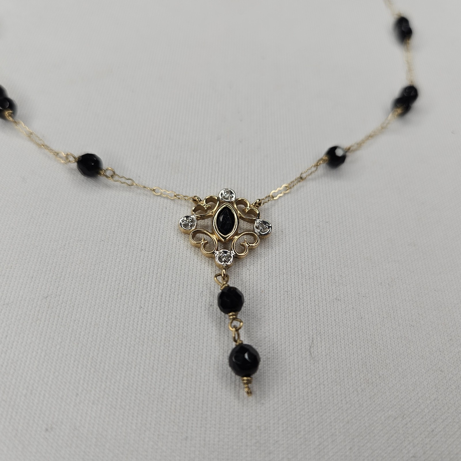 Vintage 10k Yellow Gold 16.5″ Necklace 3g Crinkle Chain Black Onyx Dangle Charm
