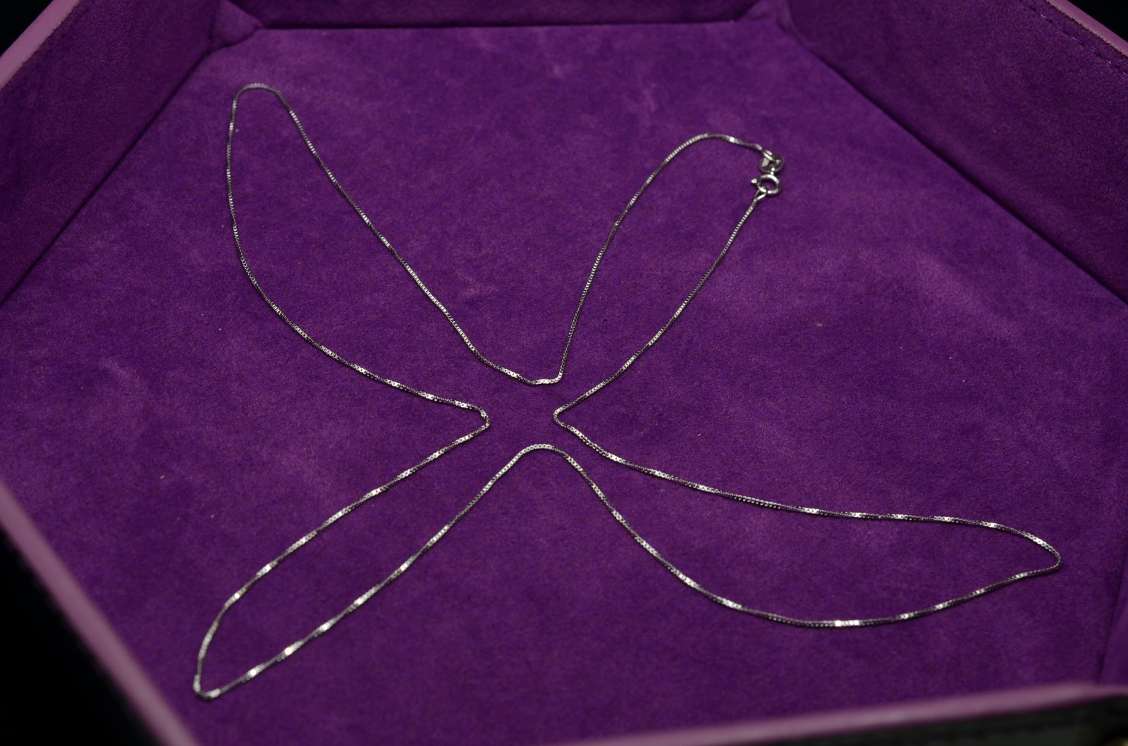 24″ 18K White Gold Very Thin Box Chain Necklace 0.5mm 1.4g