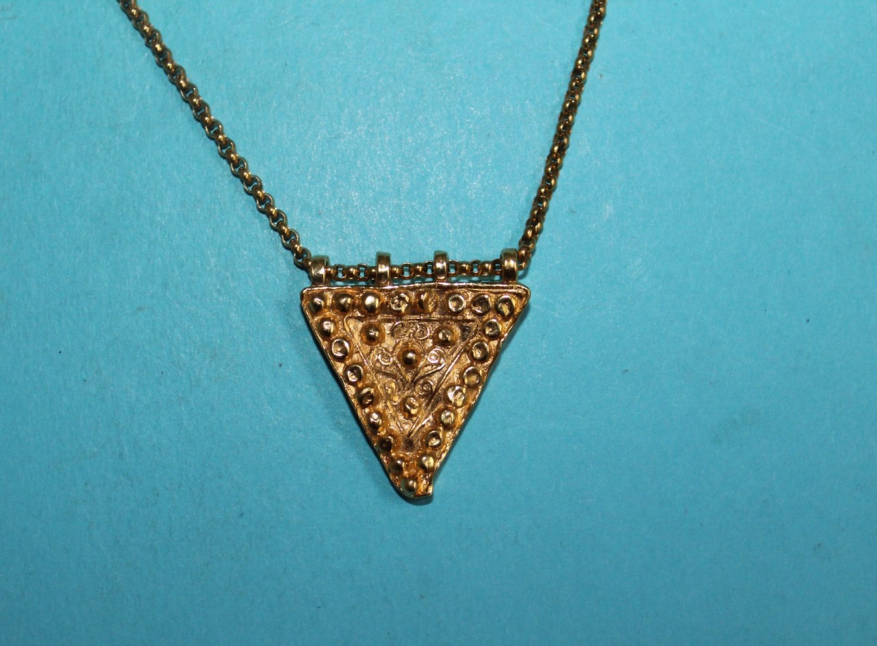 Museum of Modern Art Gold Filled Slide Pendant Necklace 23.5″ [065GCM]