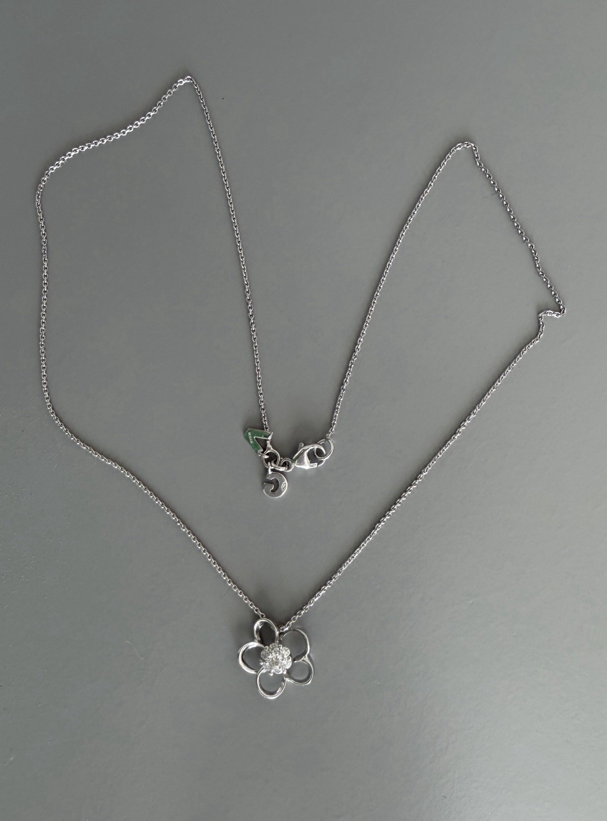 18K Giorgio Visconti ITALY White Gold Diamond Flower Necklace 7-Stone Cluster