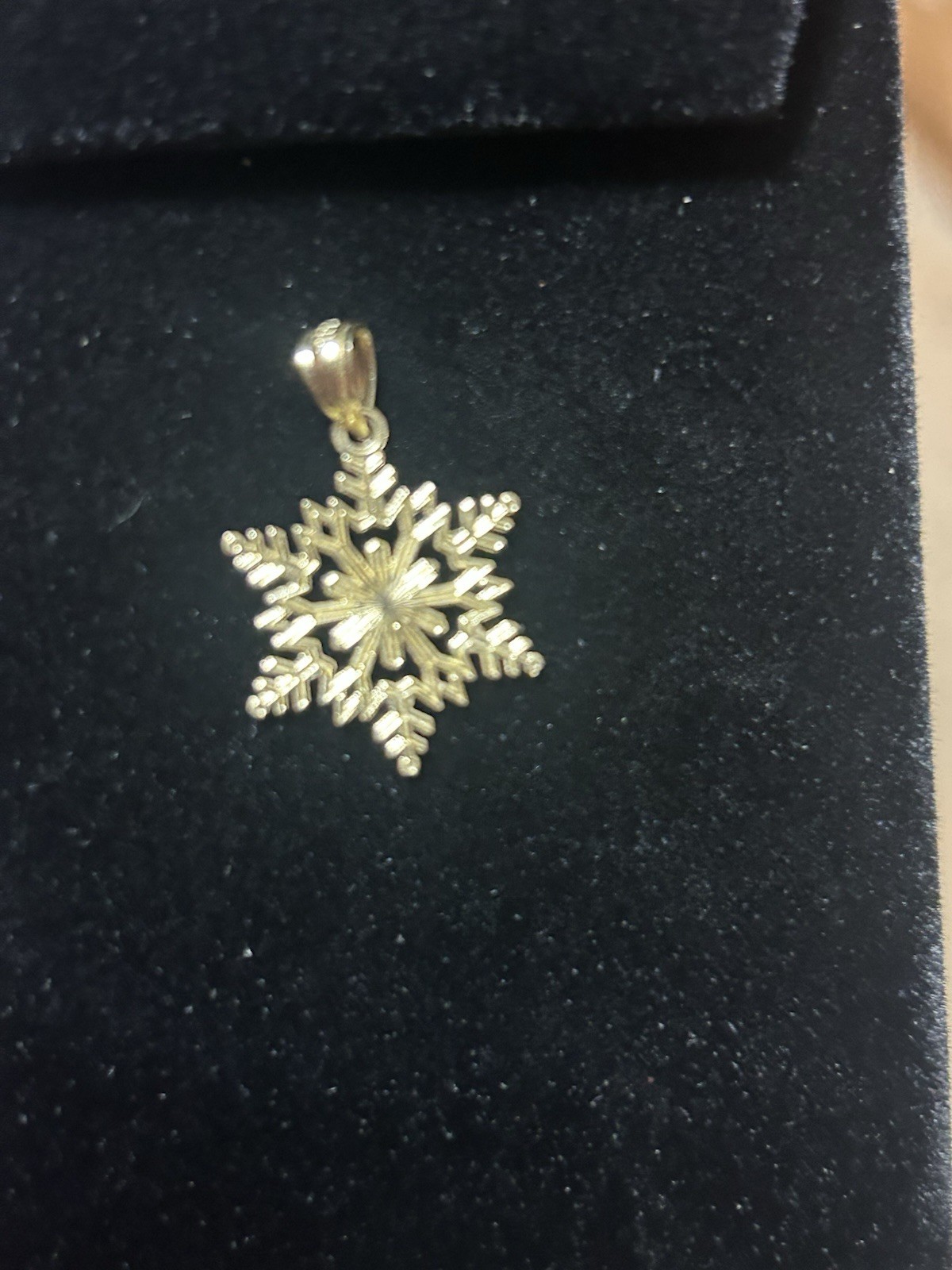 Vintage 14K Yellow Gold Diamond Cut Snowflake Pendant Charm 0.9g Anchor Mark