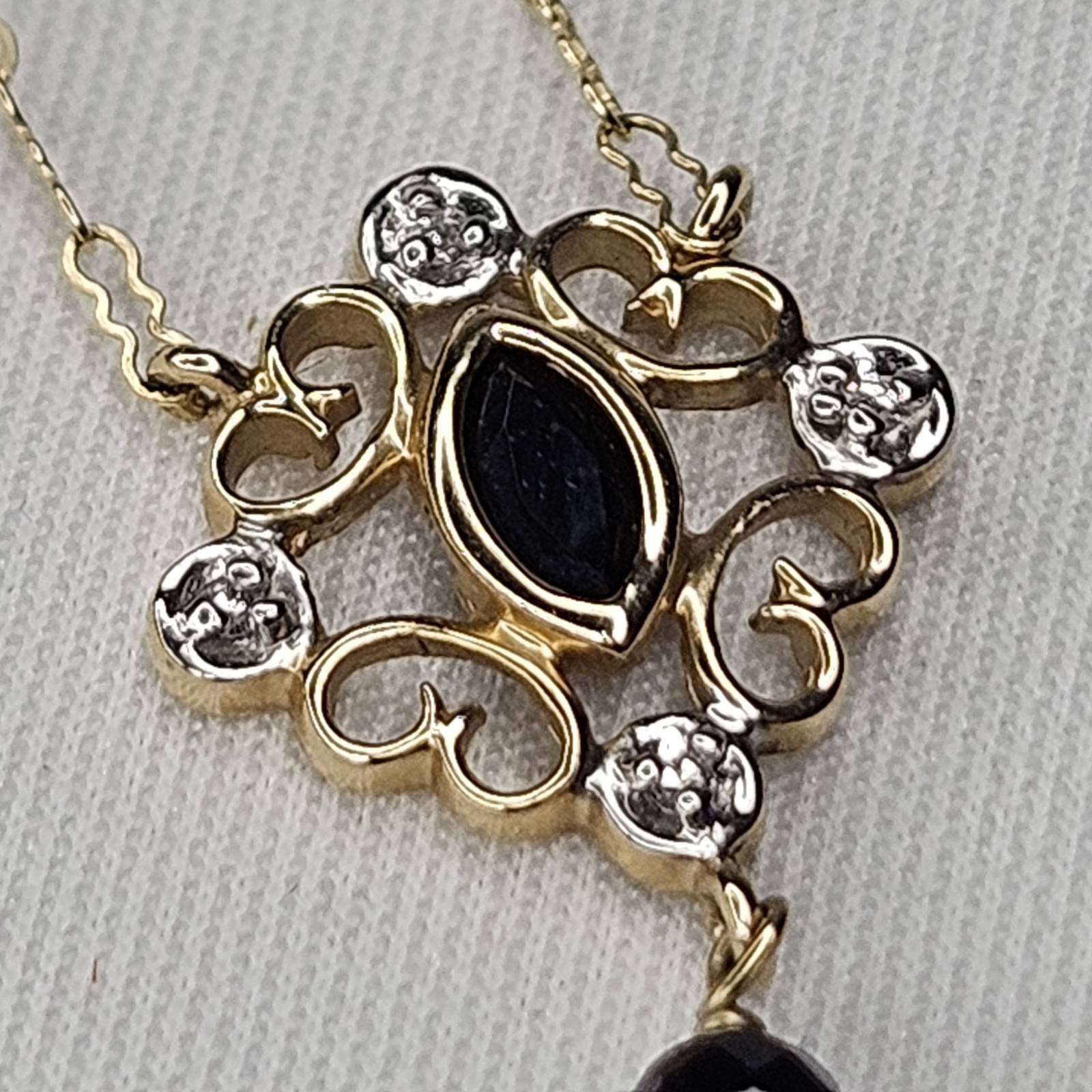 Vintage 10k Yellow Gold 16.5″ Necklace 3g Crinkle Chain Black Onyx Dangle Charm