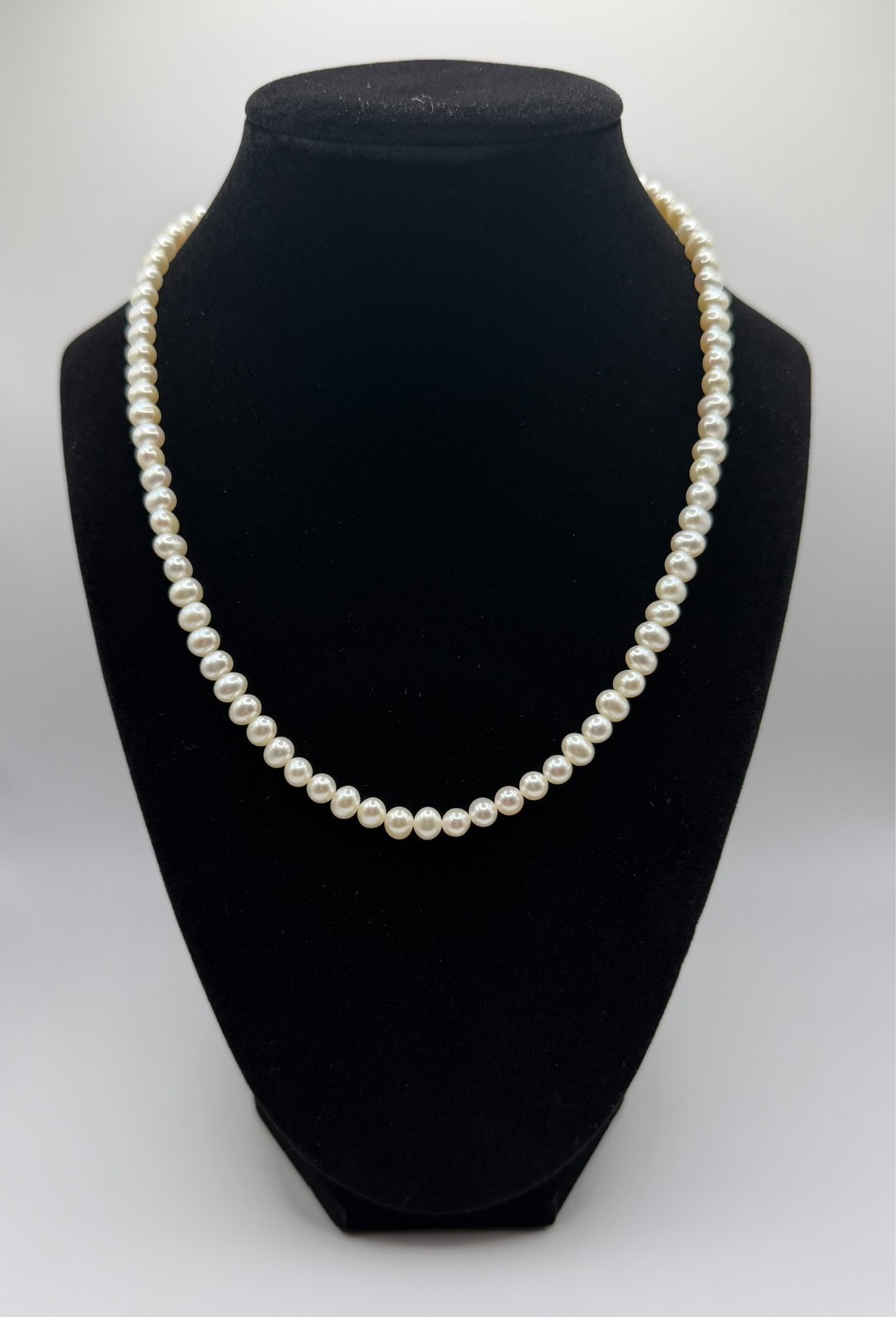 Vintage 18″ Cultured Pearl Necklace 14K Gold Clasp White 5-5.5mm Pearls
