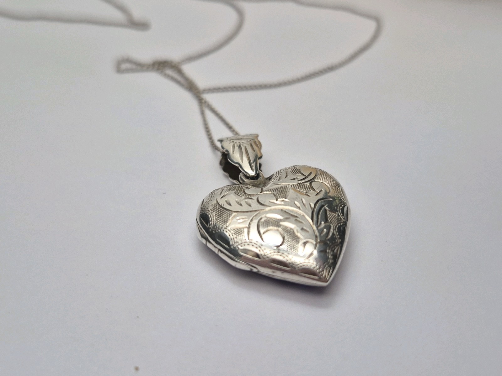 LOCKET – Sterling Silver and Enamel Heart Double Photo Locket Necklace /Chain.