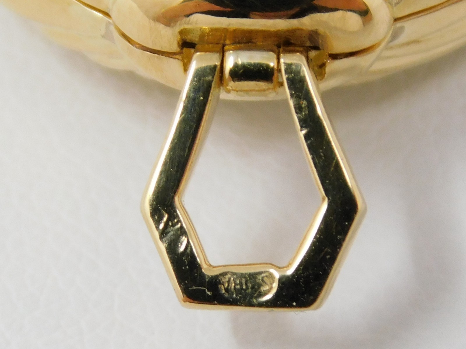 BVLGARI BULGARI 18 kt Yellow Gold 2 Photo Oval Shaped Locket 30.2 grams B9383