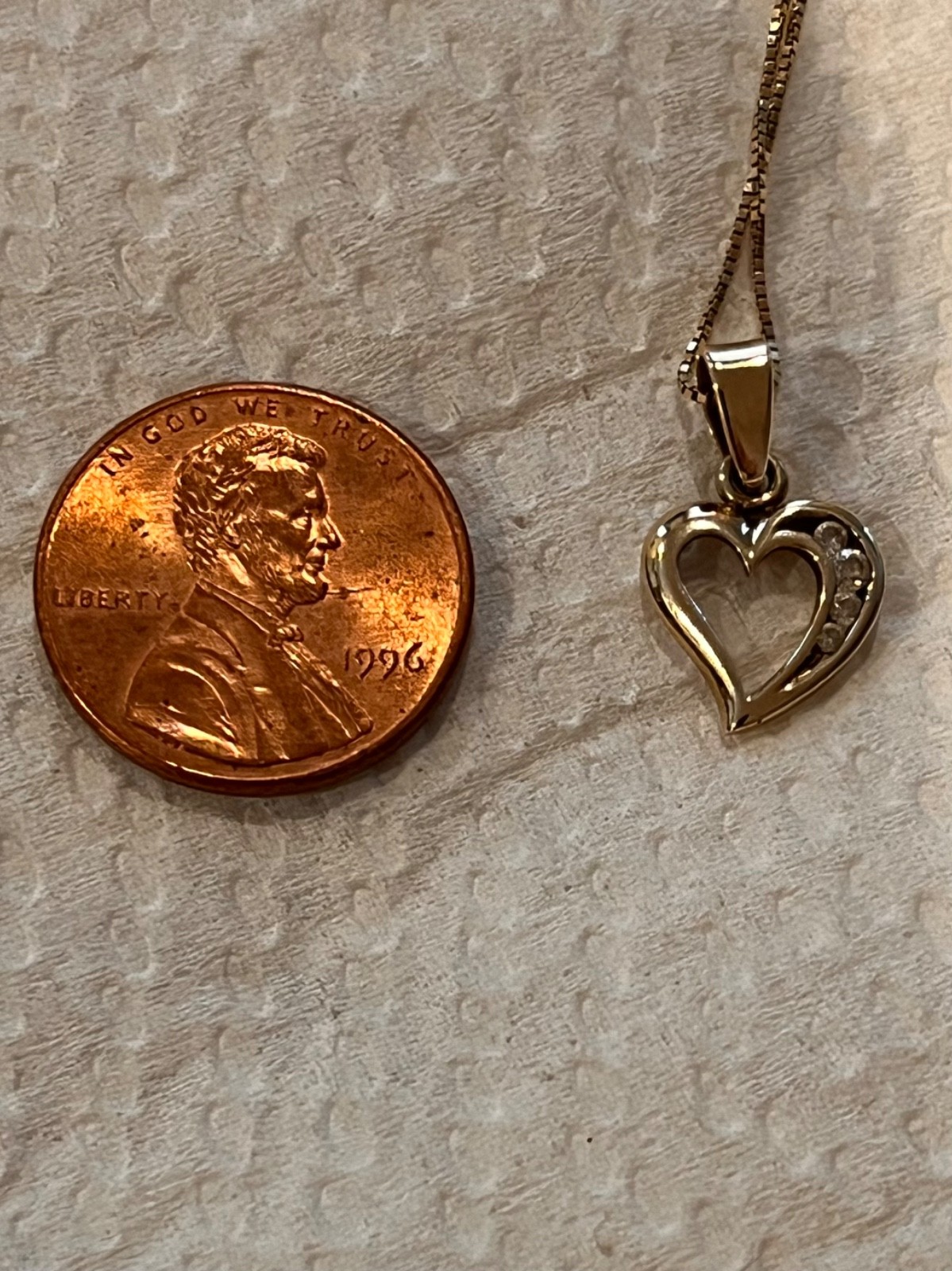 Germany 8 Karat/333 Yellow Gold Open Heart Pendant w 18″ Box Chain ~ 2.25 grams