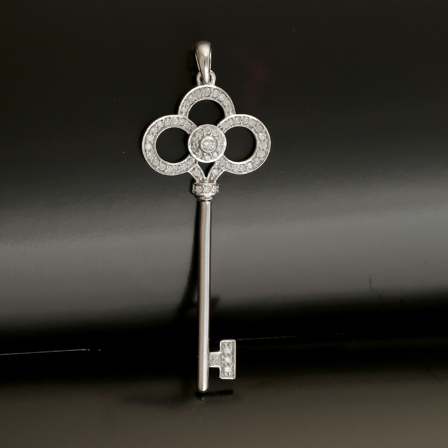 Natural Diamond Key Pendant 18k White Gold Handmade Vintage Jewelry For Women